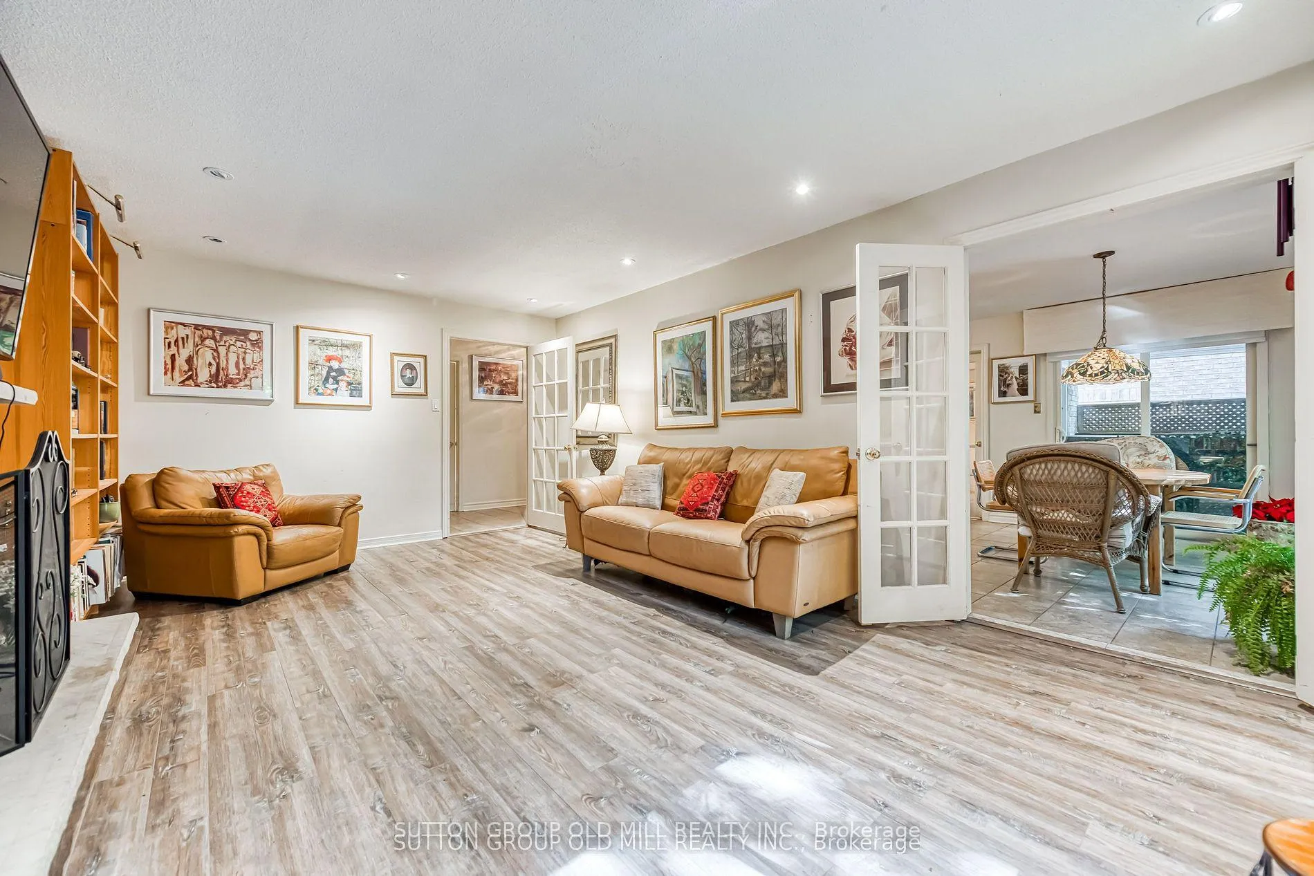 Photo 4 of 267 Aurora Heights Drive, Aurora, Aurora Heights — HOMEH