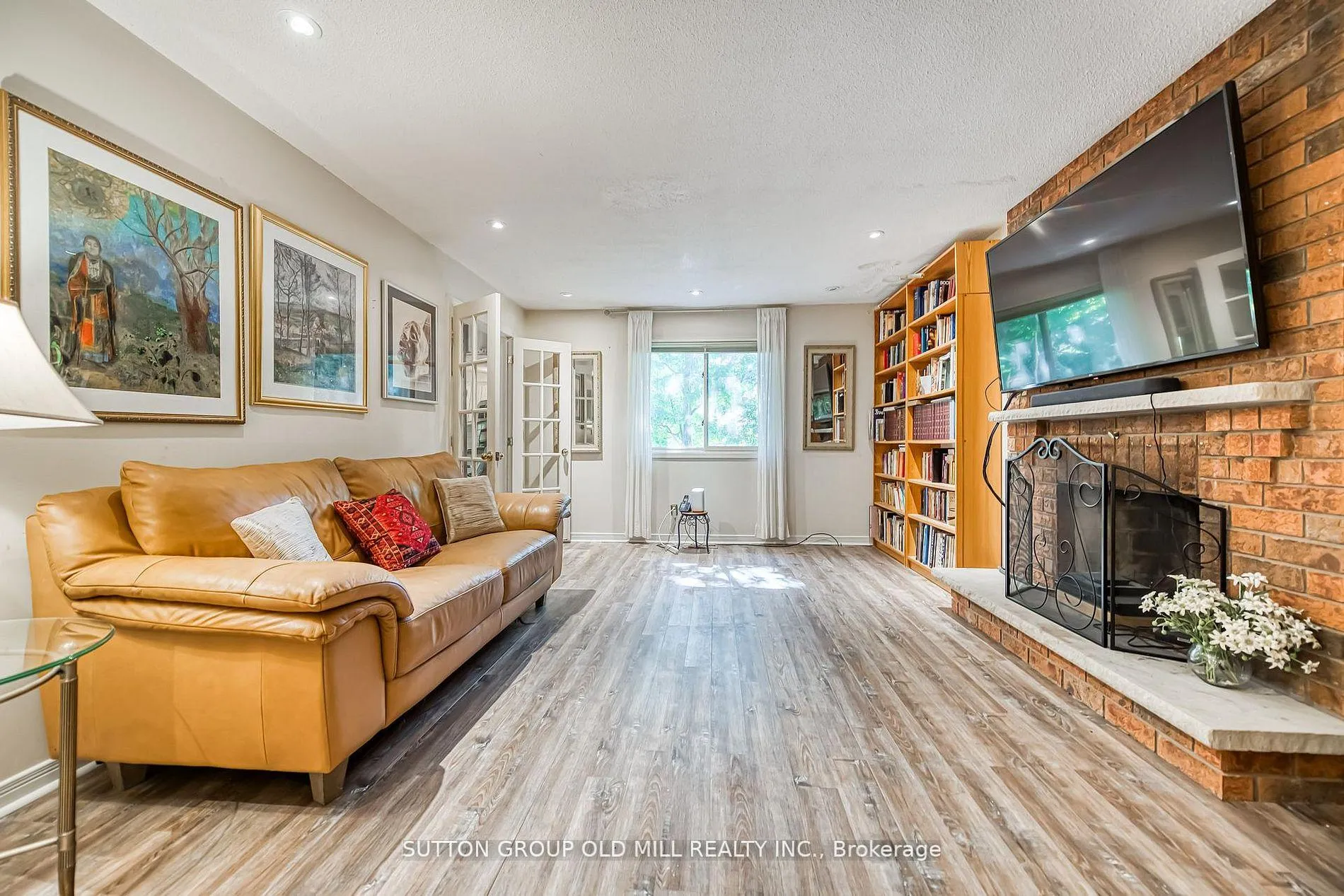 Photo 5 of 267 Aurora Heights Drive, Aurora, Aurora Heights — HOMEH