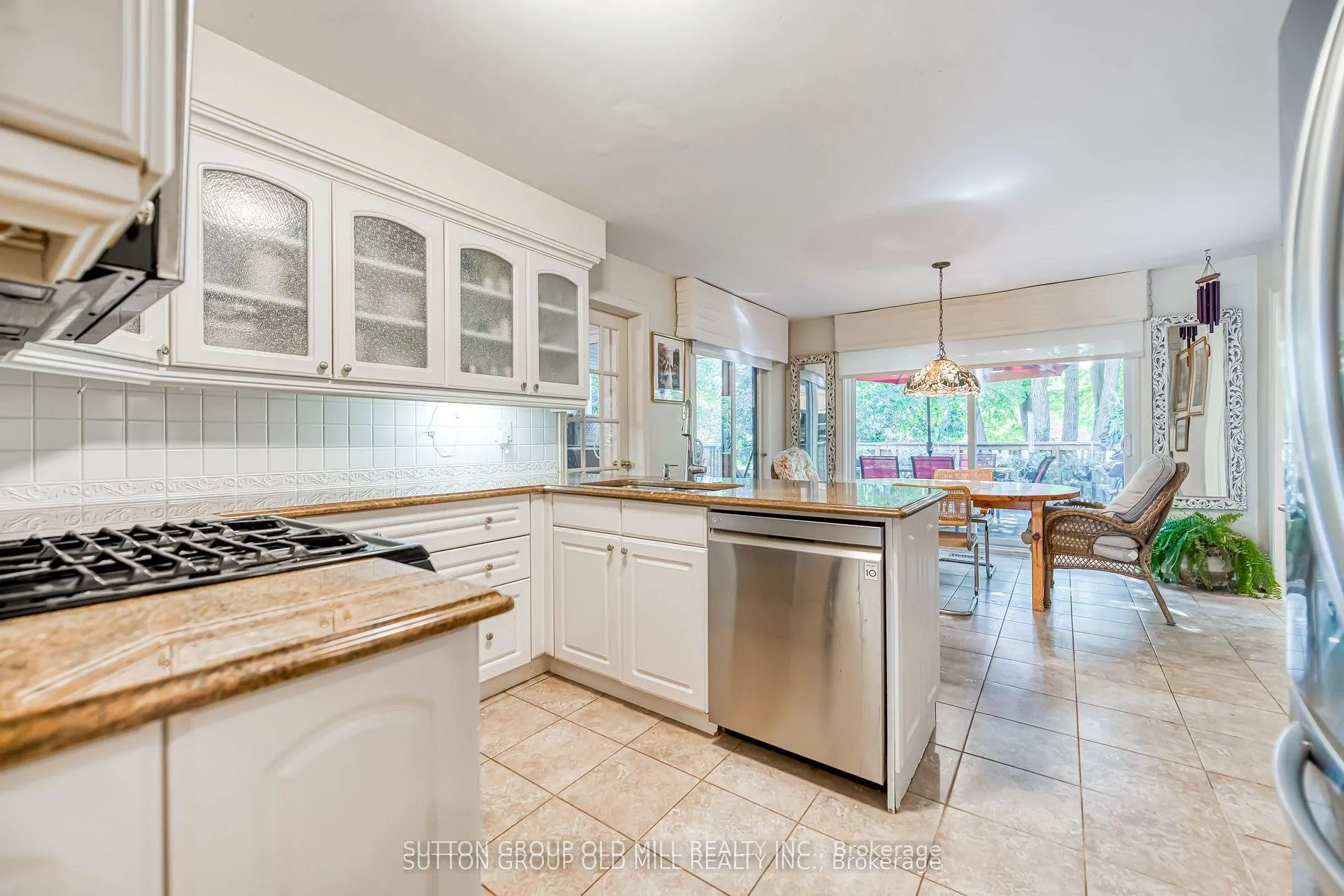 Photo 7 of 267 Aurora Heights Drive, Aurora, Aurora Heights — HOMEH