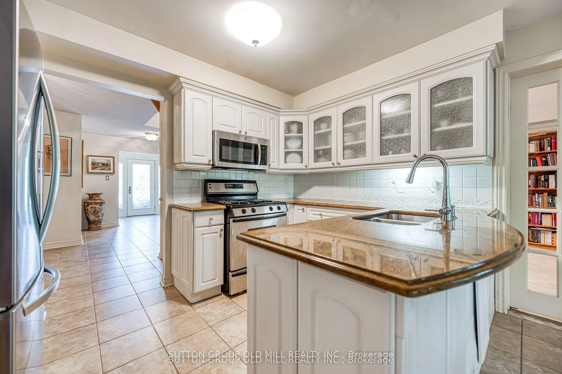 Photo 8 of 267 Aurora Heights Drive, Aurora, Aurora Heights — HOMEH