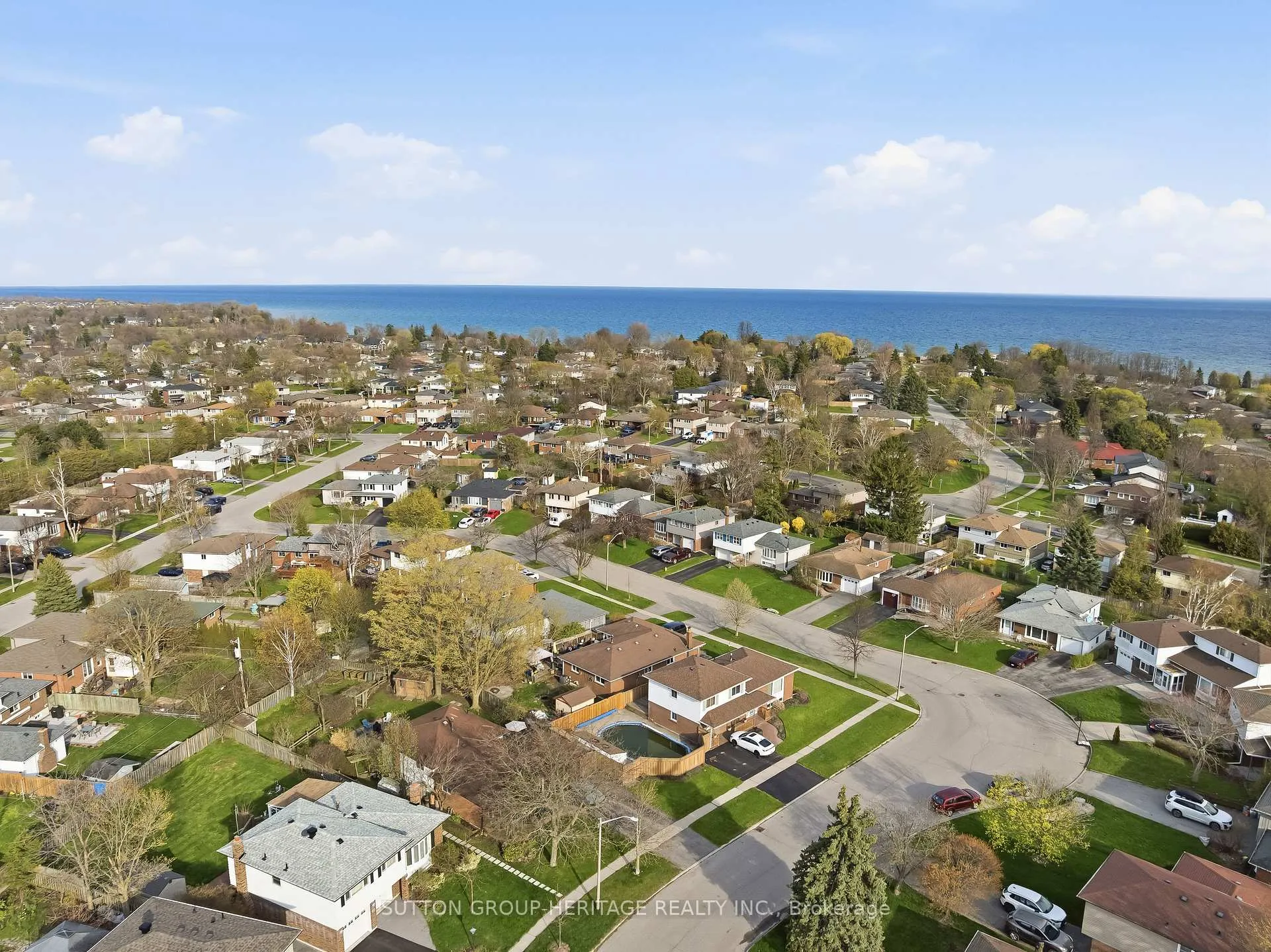 Photo 2 of 35 Albery Crescent, Ajax, South East — HOMEH