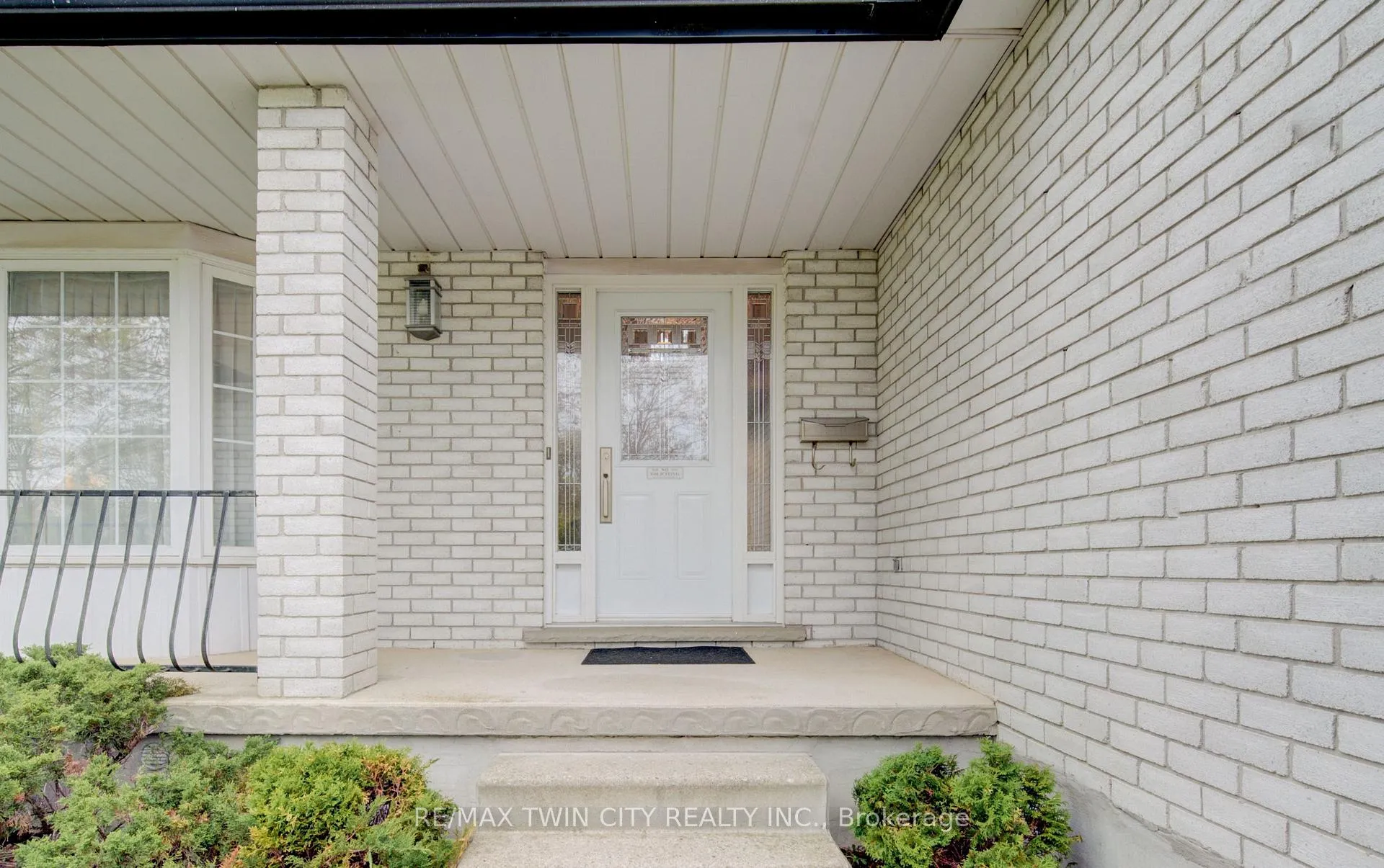 Photo 2 of 112 West Acres Crescent, Kitchener — HOMEH