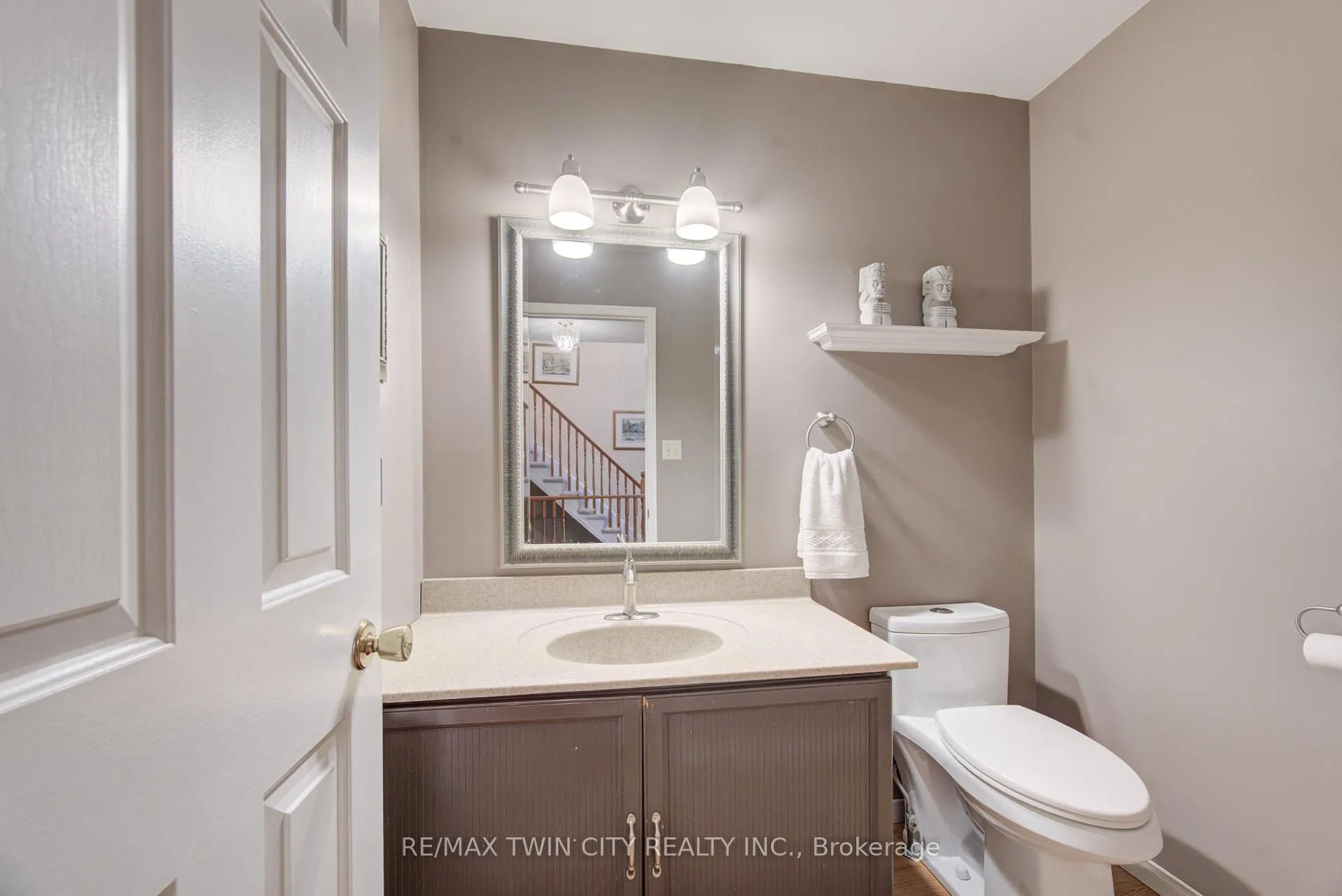 Photo 5 of 112 West Acres Crescent, Kitchener — HOMEH