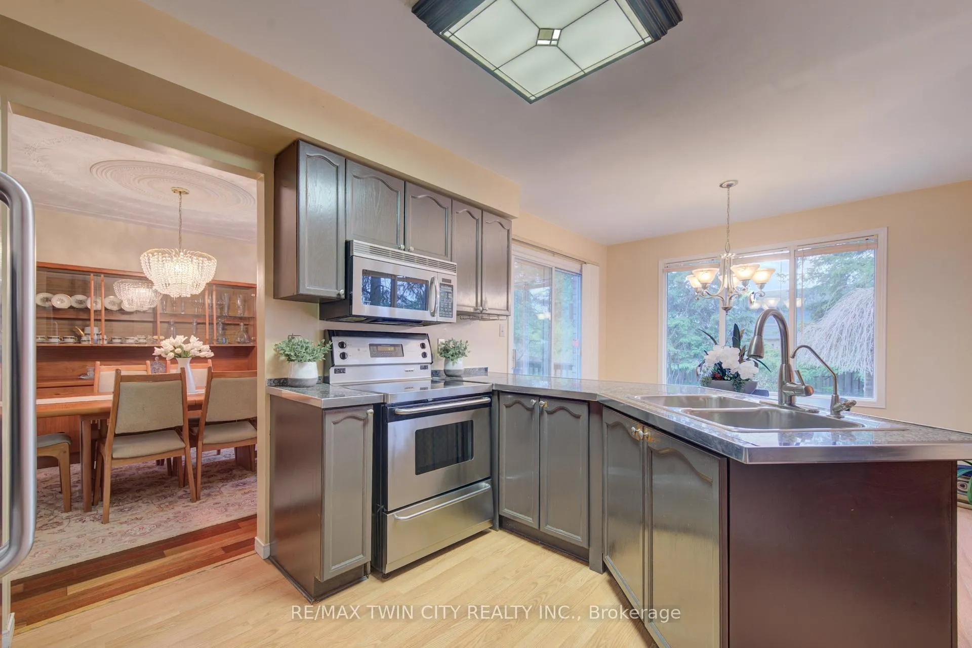 Photo 11 of 112 West Acres Crescent, Kitchener — HOMEH