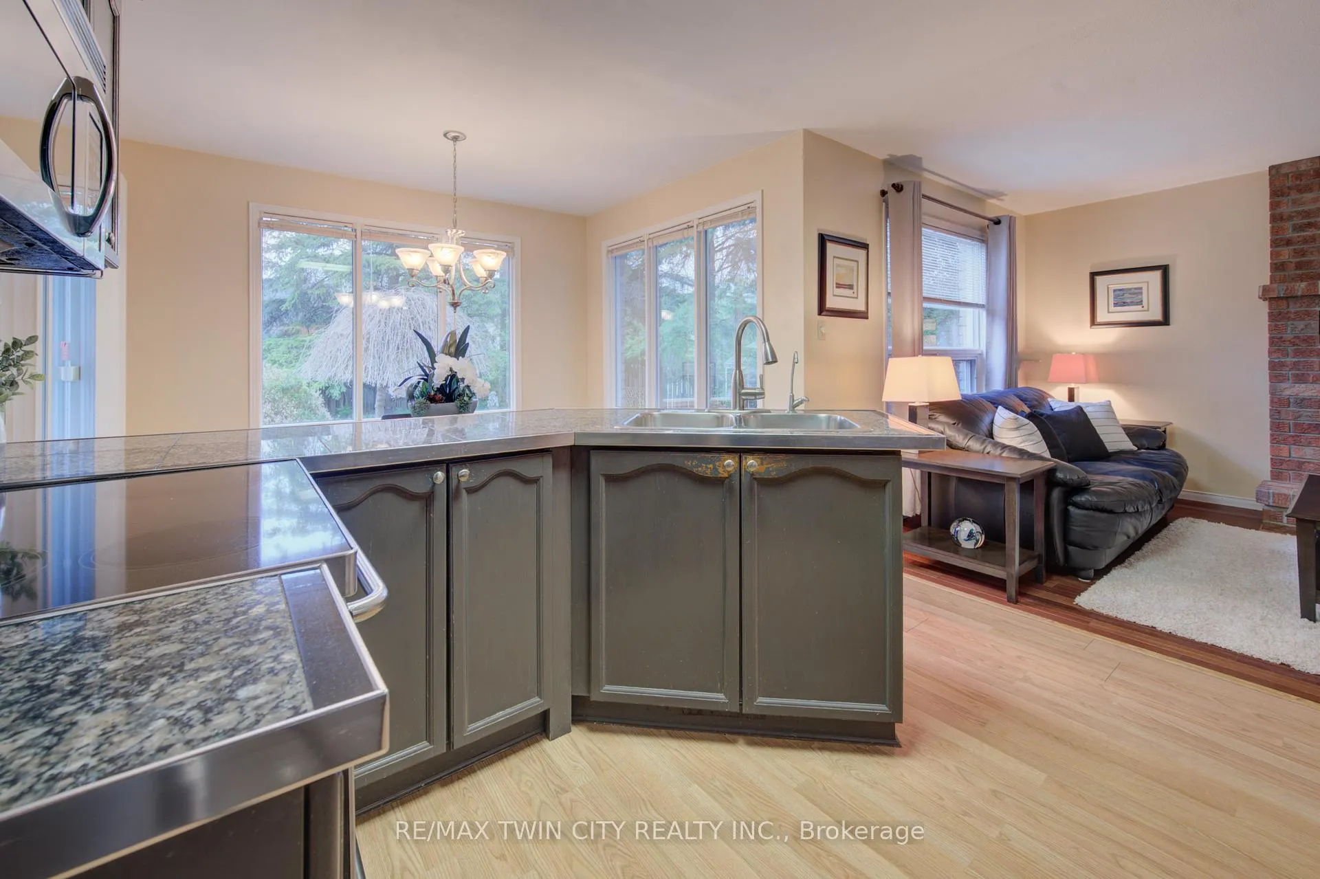 Photo 12 of 112 West Acres Crescent, Kitchener — HOMEH