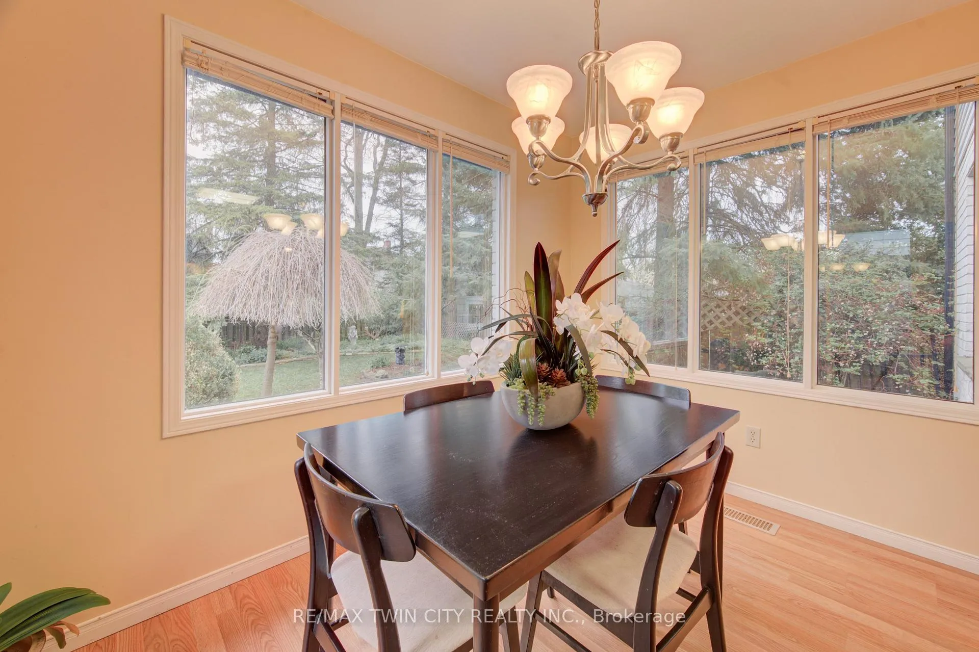 Photo 13 of 112 West Acres Crescent, Kitchener — HOMEH