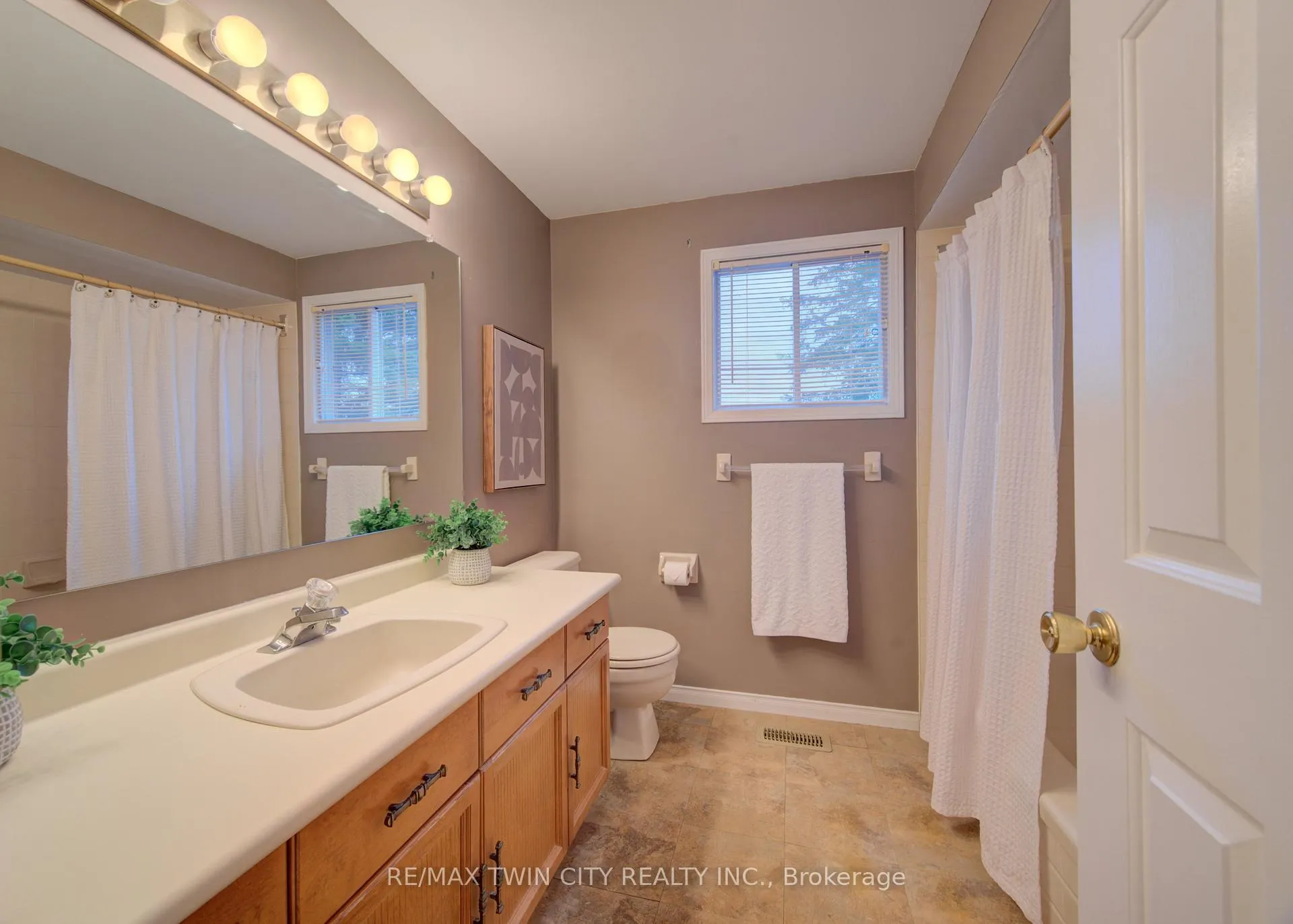 Photo 22 of 112 West Acres Crescent, Kitchener — HOMEH