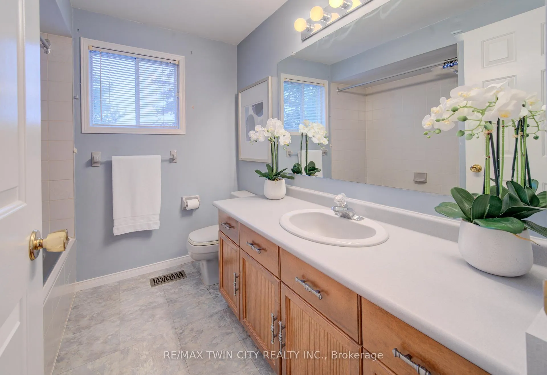 Photo 30 of 112 West Acres Crescent, Kitchener — HOMEH