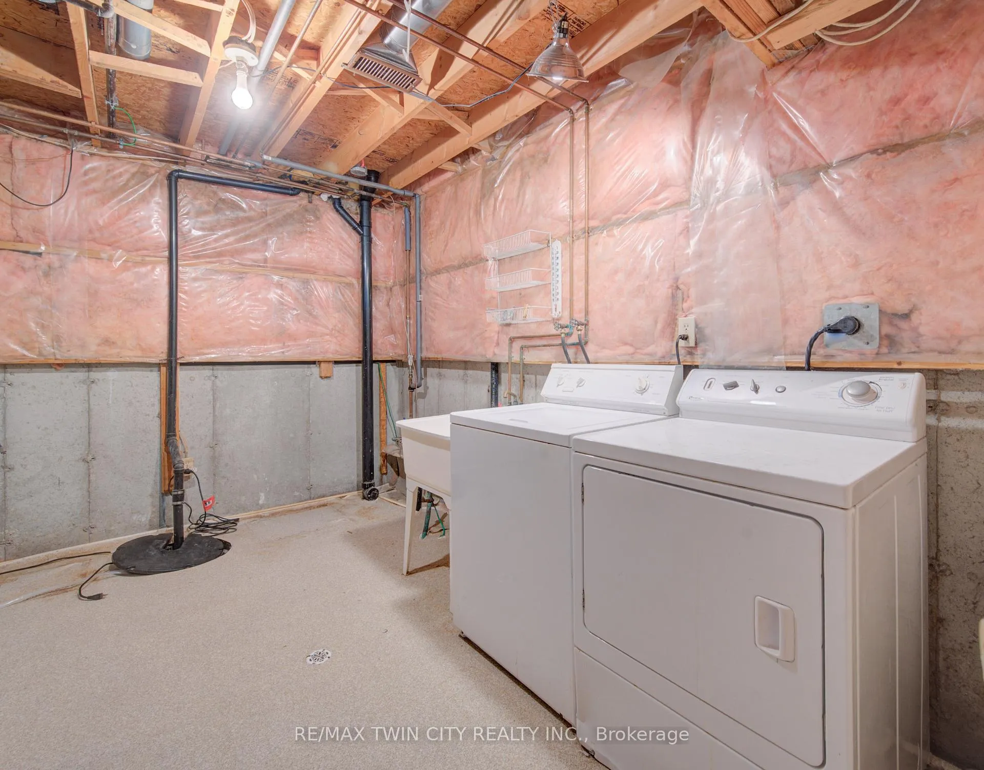 Photo 31 of 112 West Acres Crescent, Kitchener — HOMEH