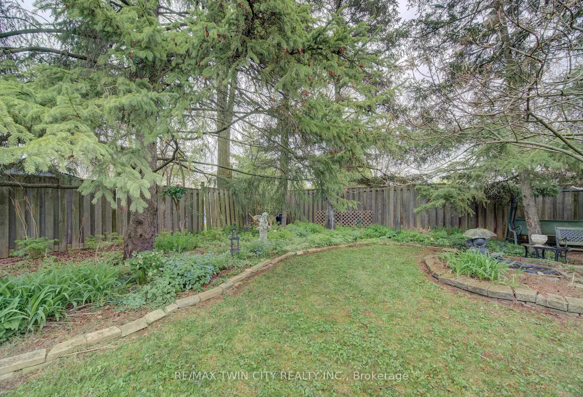 Photo 40 of 112 West Acres Crescent, Kitchener — HOMEH