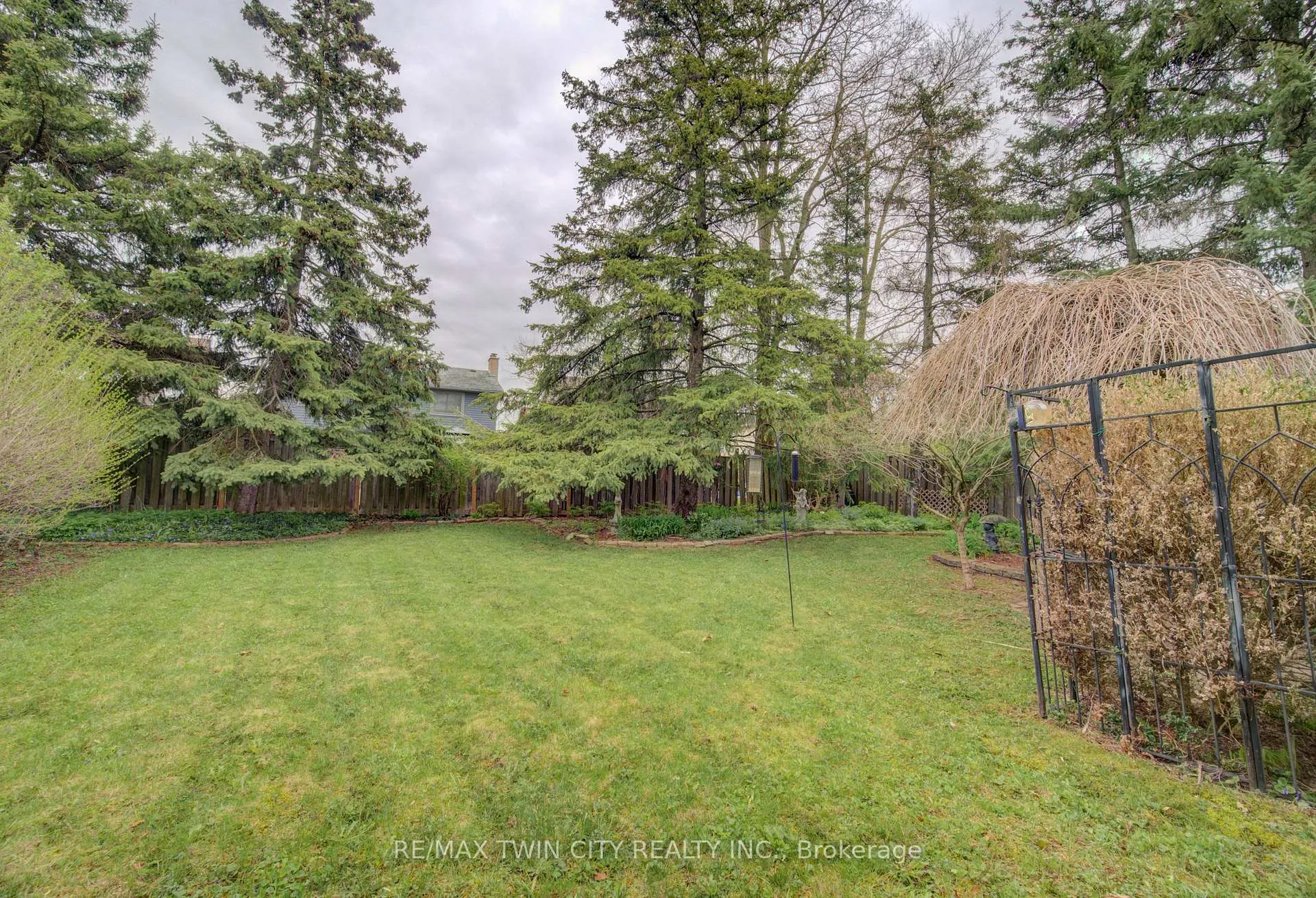 Photo 43 of 112 West Acres Crescent, Kitchener — HOMEH