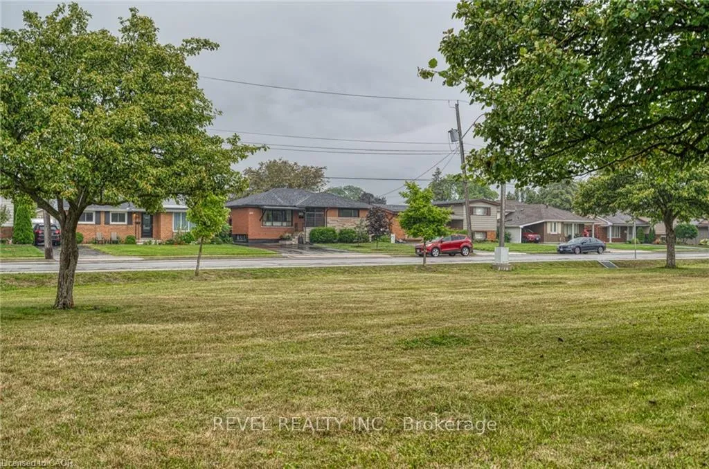 Photo 5 of 1141 Mohawk Road E, Hamilton, Huntington — HOMEH