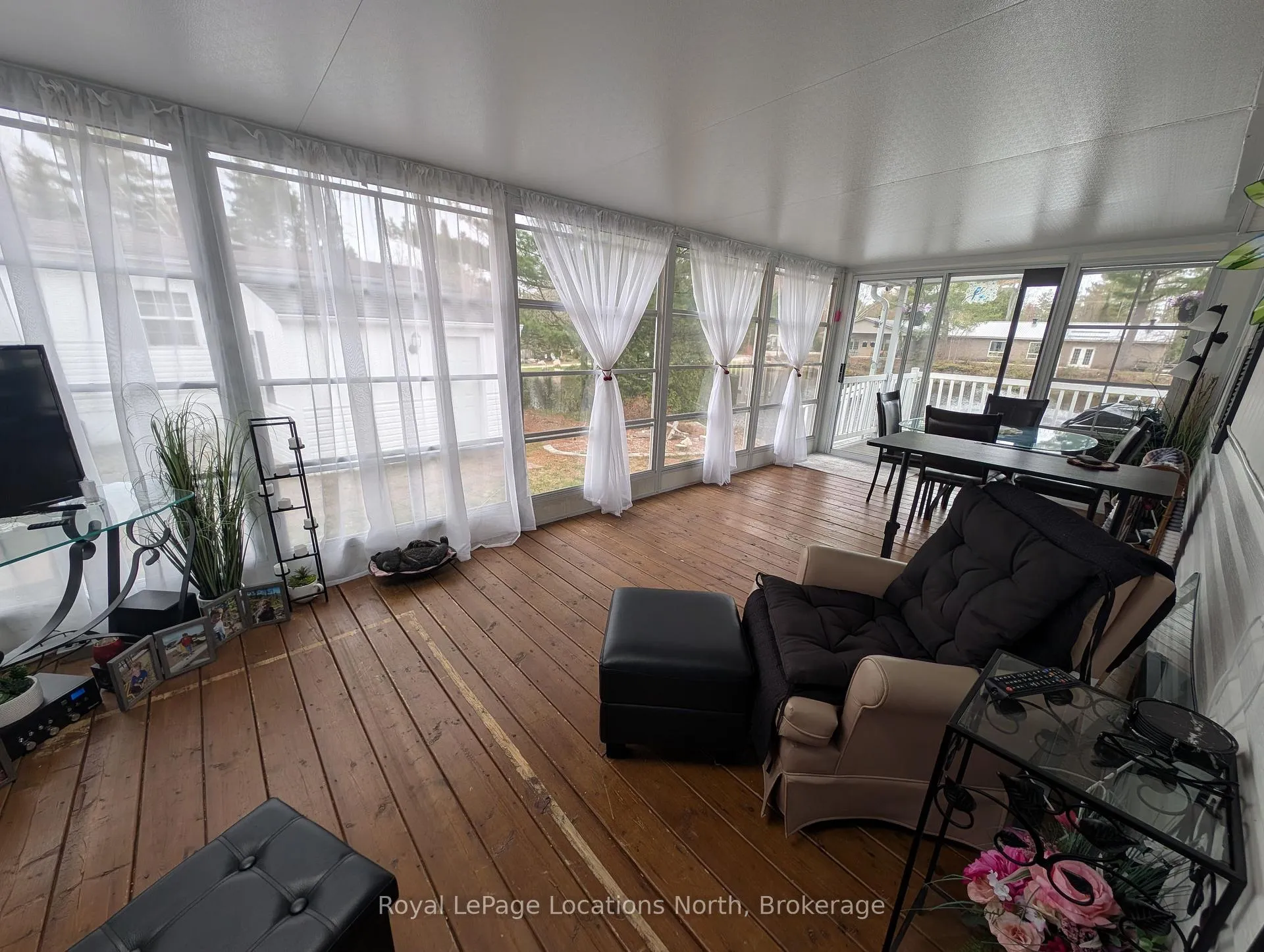 Photo 7 of 20 Topaz Street W, Wasaga Beach — HOMEH