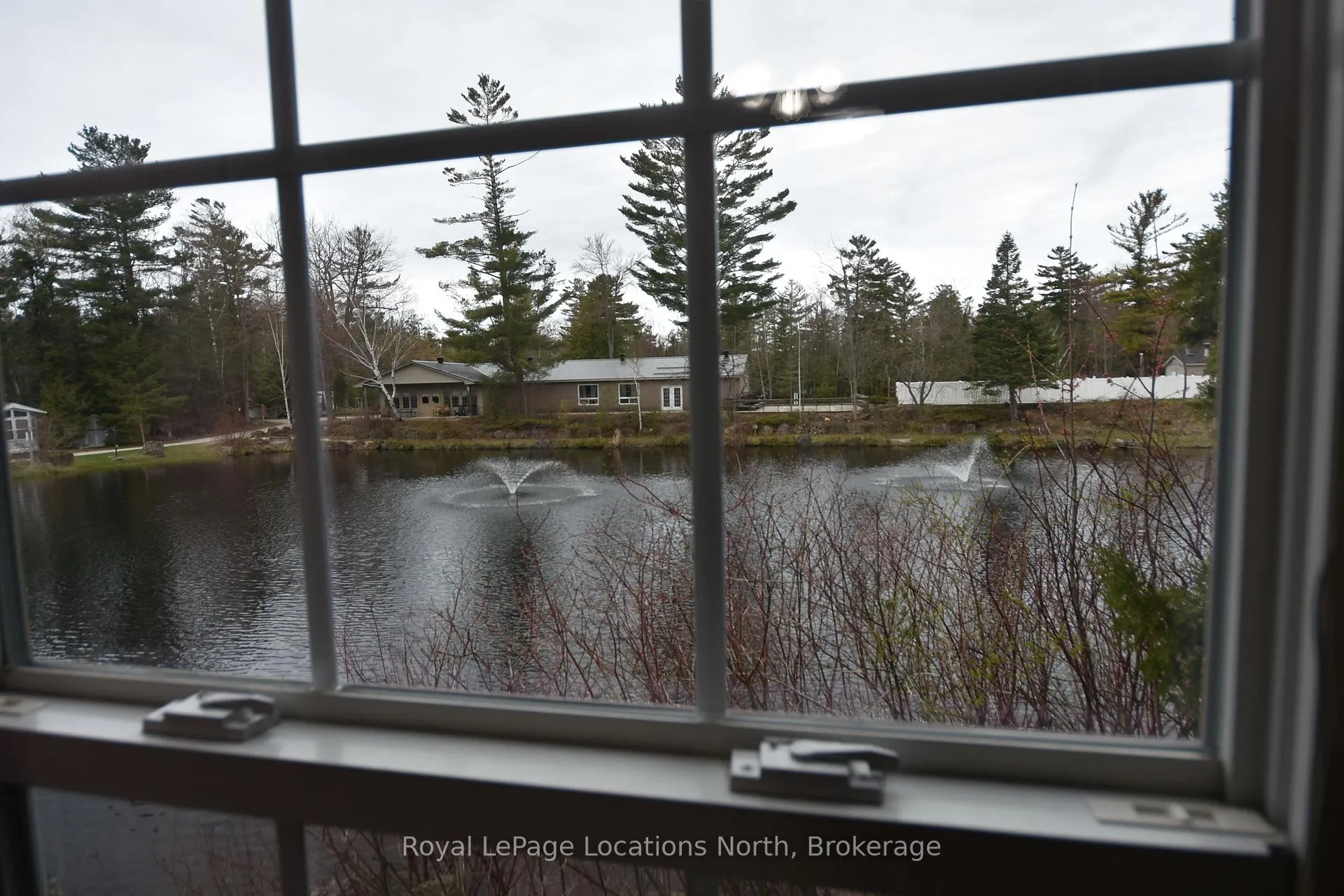 Photo 6 of 20 Topaz Street W, Wasaga Beach — HOMEH