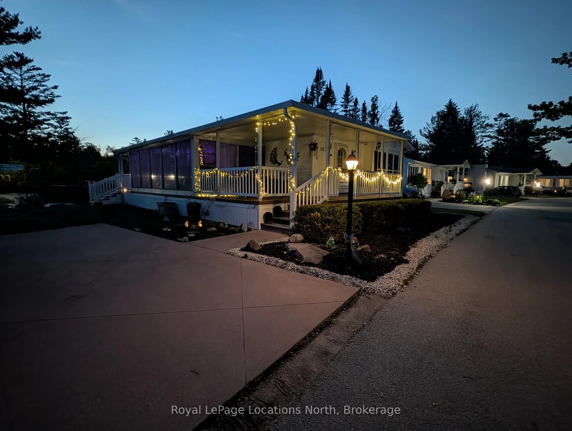 Photo 3 of 20 Topaz Street W, Wasaga Beach — HOMEH