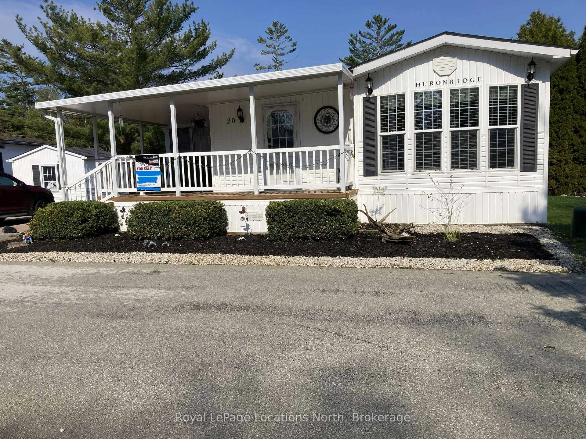 Photo 8 of 20 Topaz Street W, Wasaga Beach — HOMEH