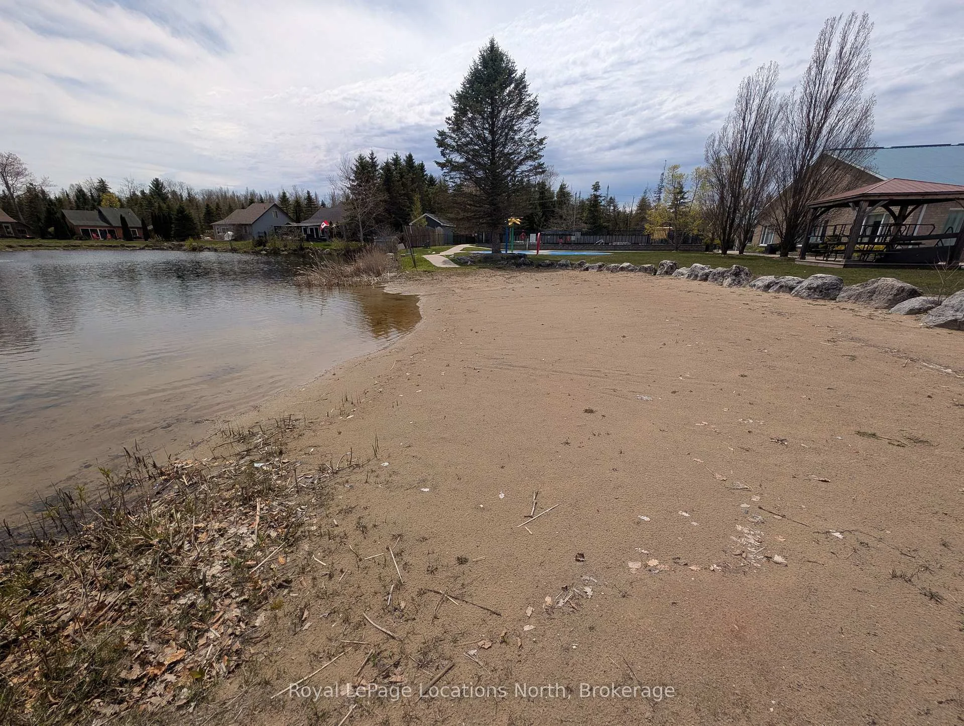 Photo 44 of 20 Topaz Street W, Wasaga Beach — HOMEH