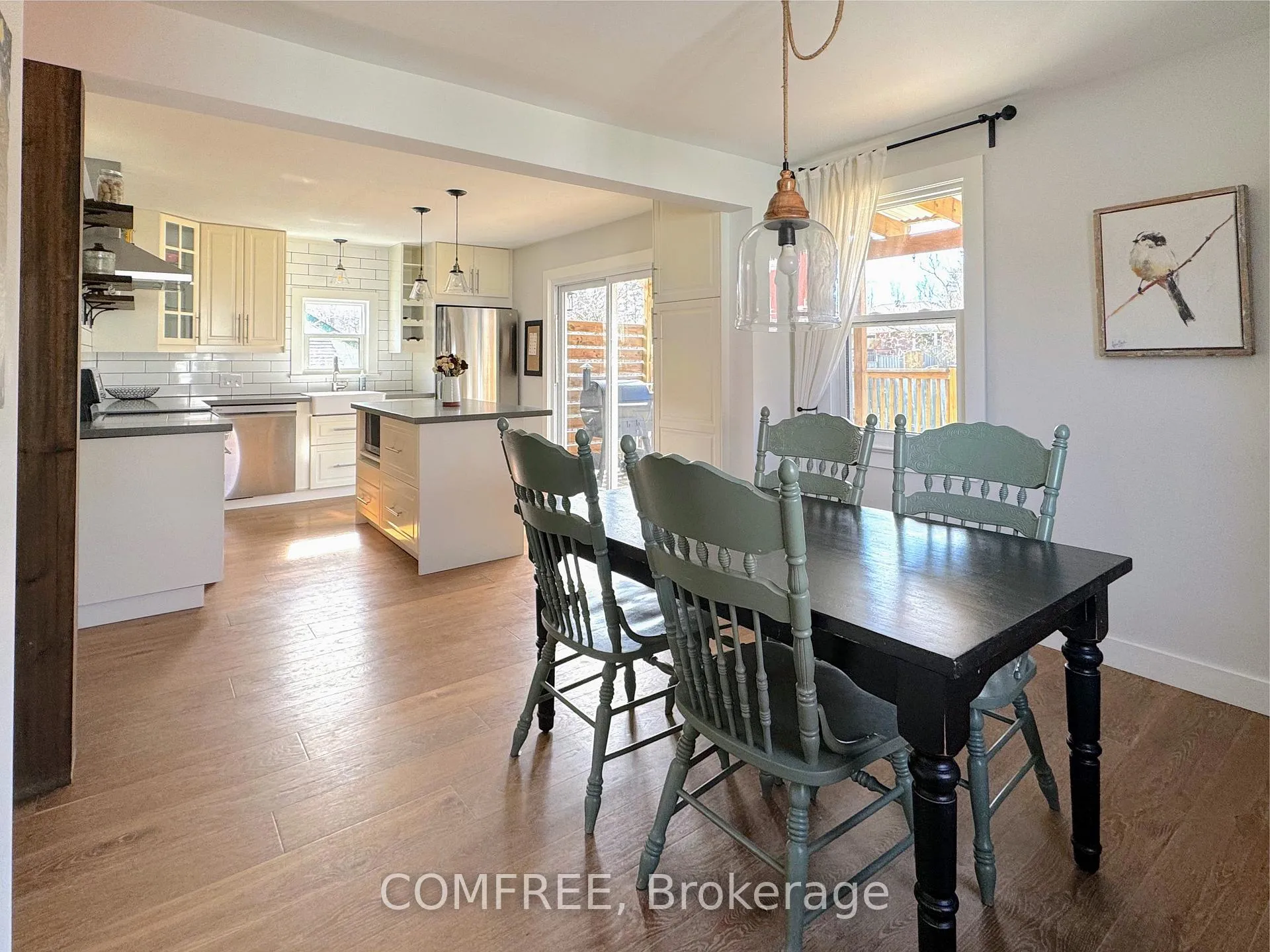 Photo 8 of 70 Gunn Street, Barrie, Wellington — HOMEH