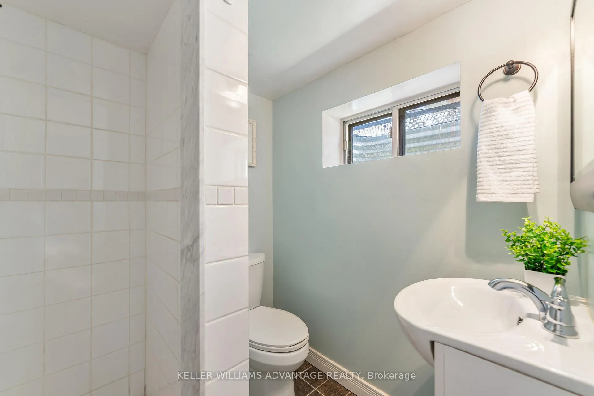 Photo 24 of 60 Wayland Avenue, Toronto, East End-Danforth — HOMEH