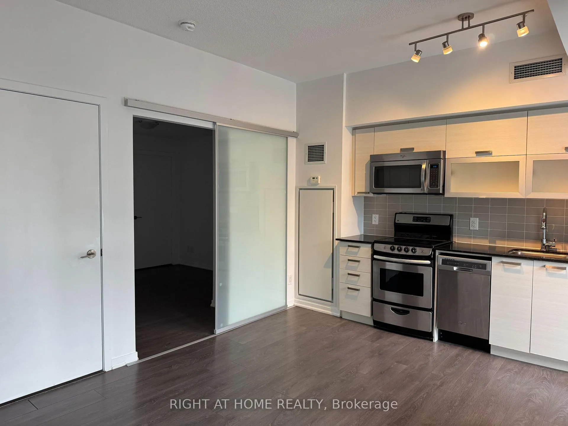 Photo 3 of Unit 1227, 68 Abell Street, Toronto, Little Portugal — HOMEH