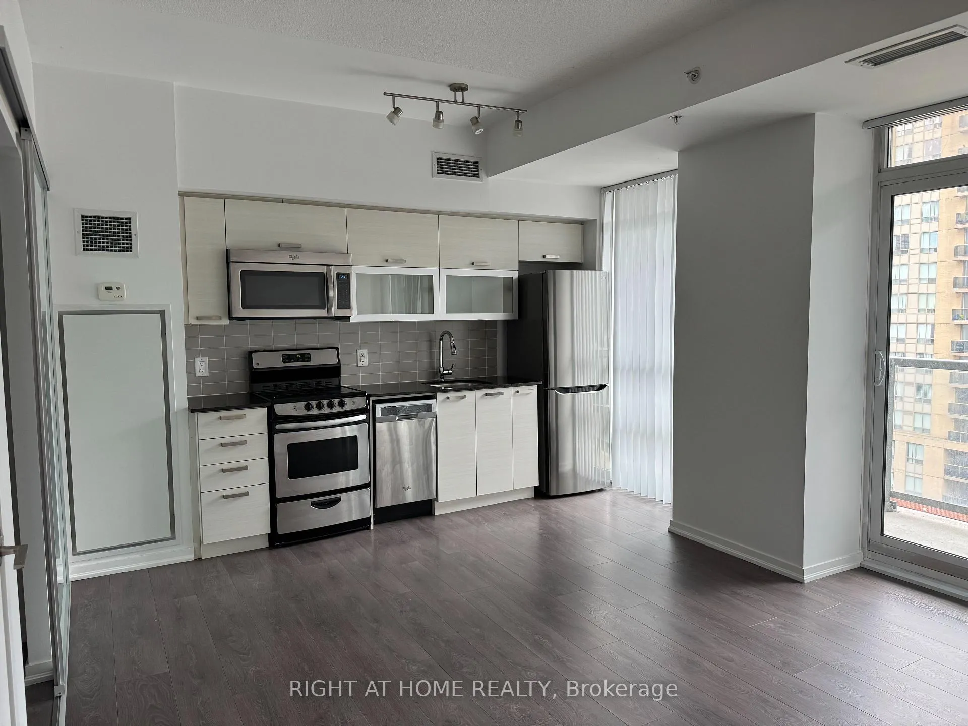 Photo 9 of Unit 1227, 68 Abell Street, Toronto, Little Portugal — HOMEH