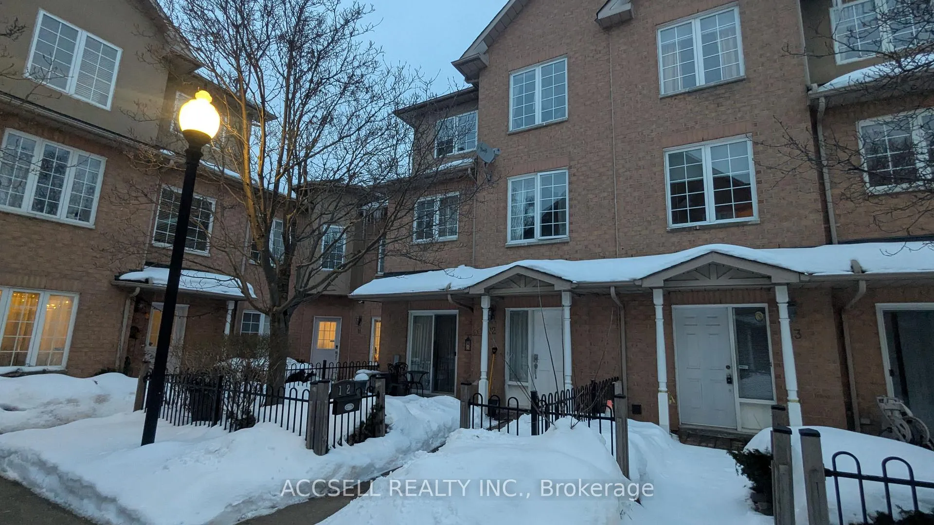 Photo 3 of Unit 13, 20 St Moritz Way, Markham, Unionville — HOMEH