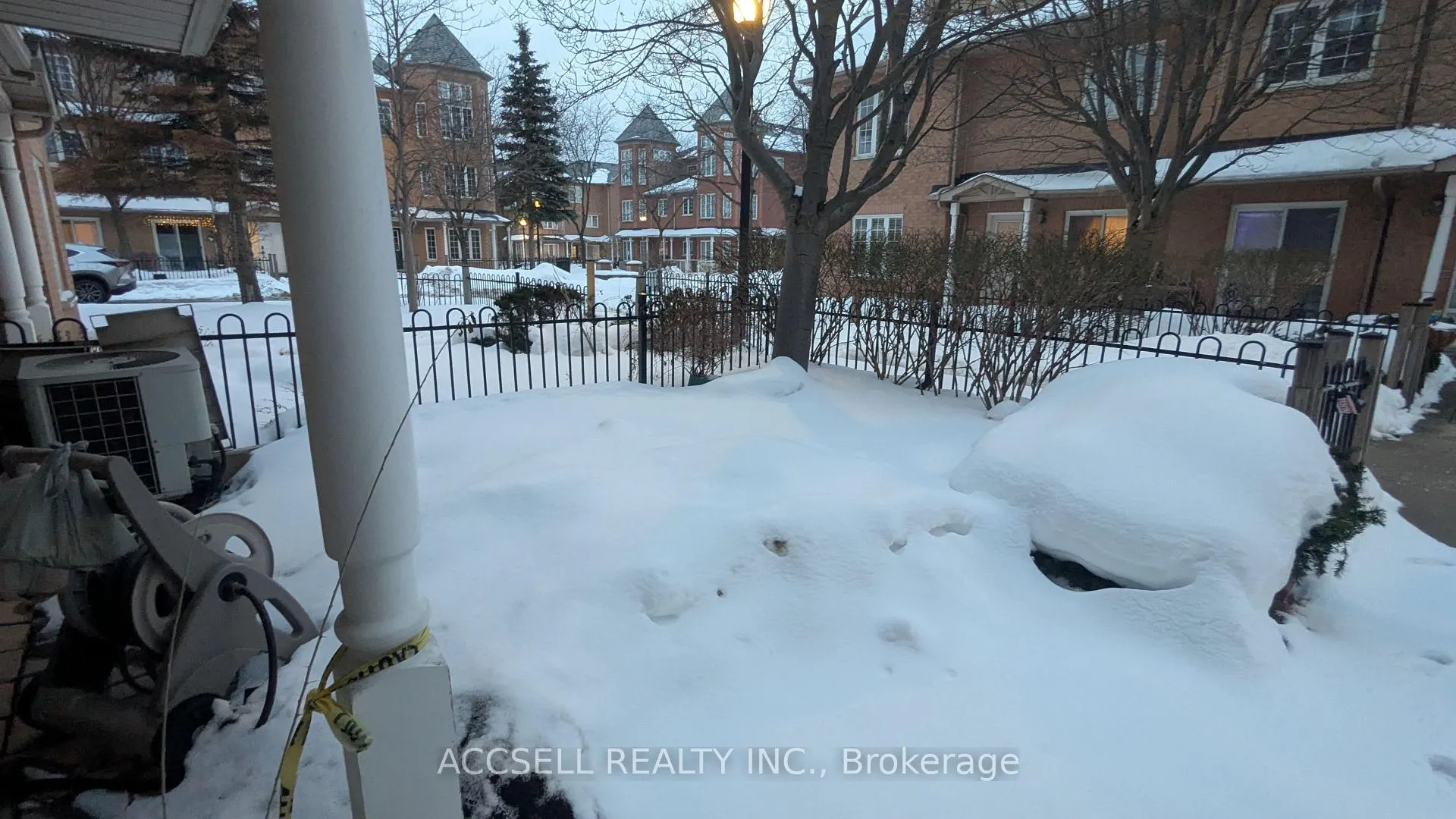 Photo 4 of Unit 13, 20 St Moritz Way, Markham, Unionville — HOMEH