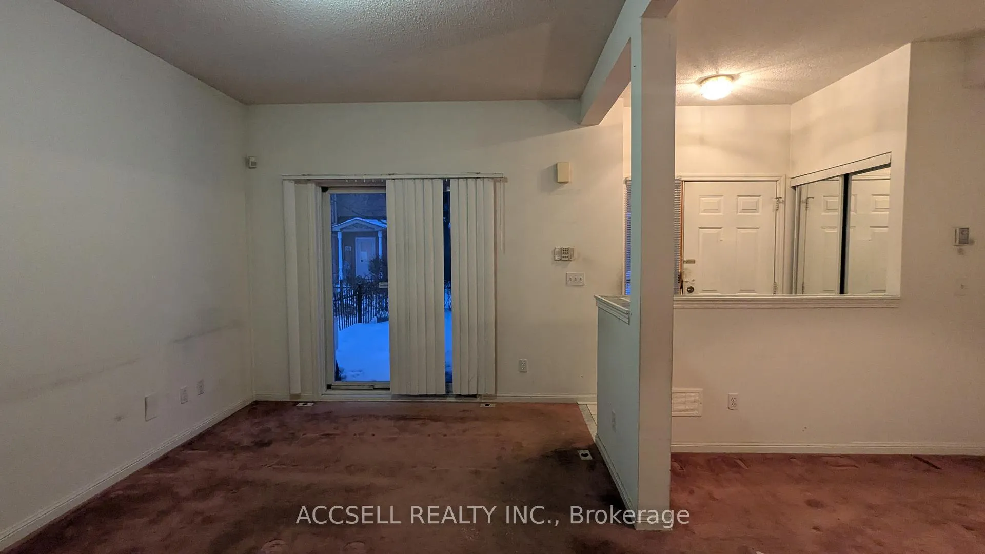 Photo 5 of Unit 13, 20 St Moritz Way, Markham, Unionville — HOMEH