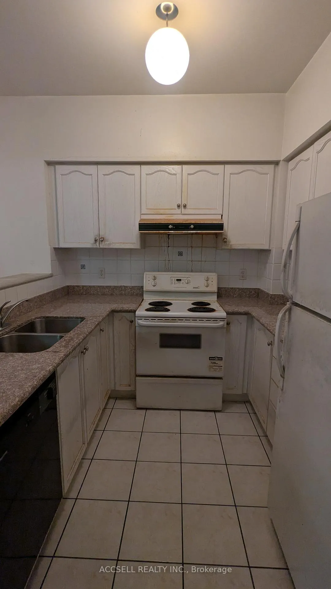 Photo 8 of Unit 13, 20 St Moritz Way, Markham, Unionville — HOMEH