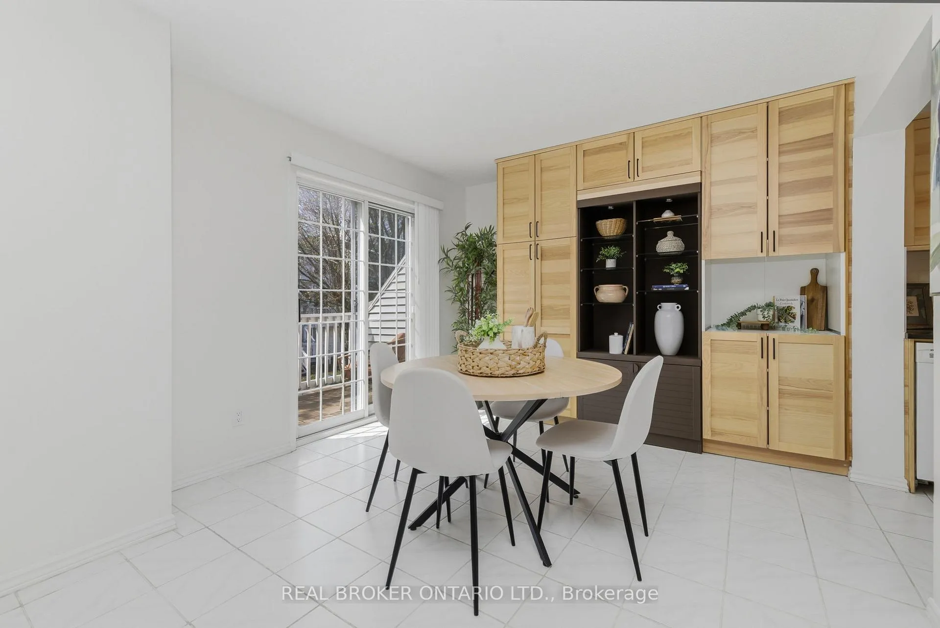 Photo 3 of 36 Castlegreen Private, Ottawa, Hunt Club Park/Greenboro — HOMEH