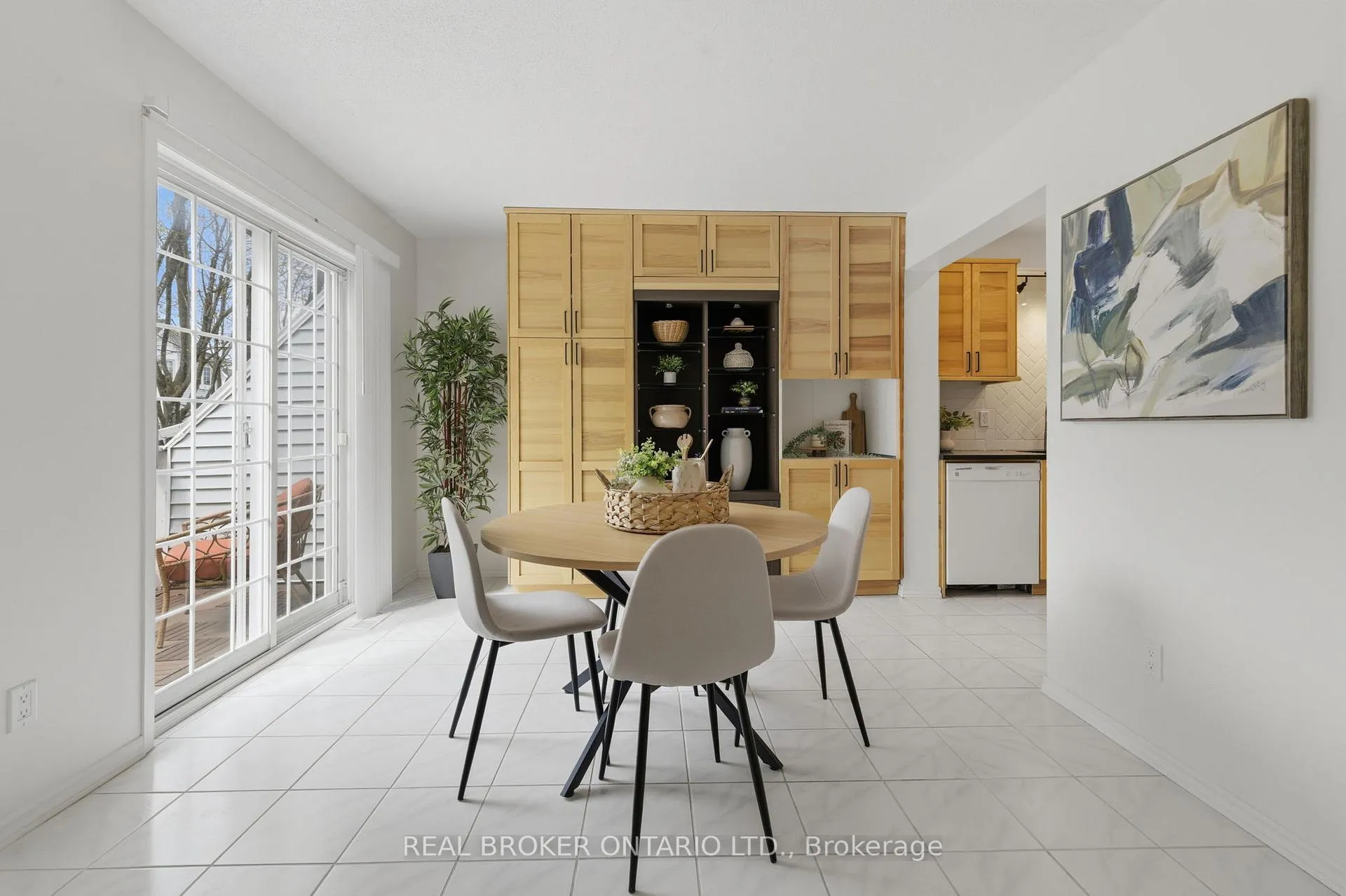 Photo 4 of 36 Castlegreen Private, Ottawa, Hunt Club Park/Greenboro — HOMEH