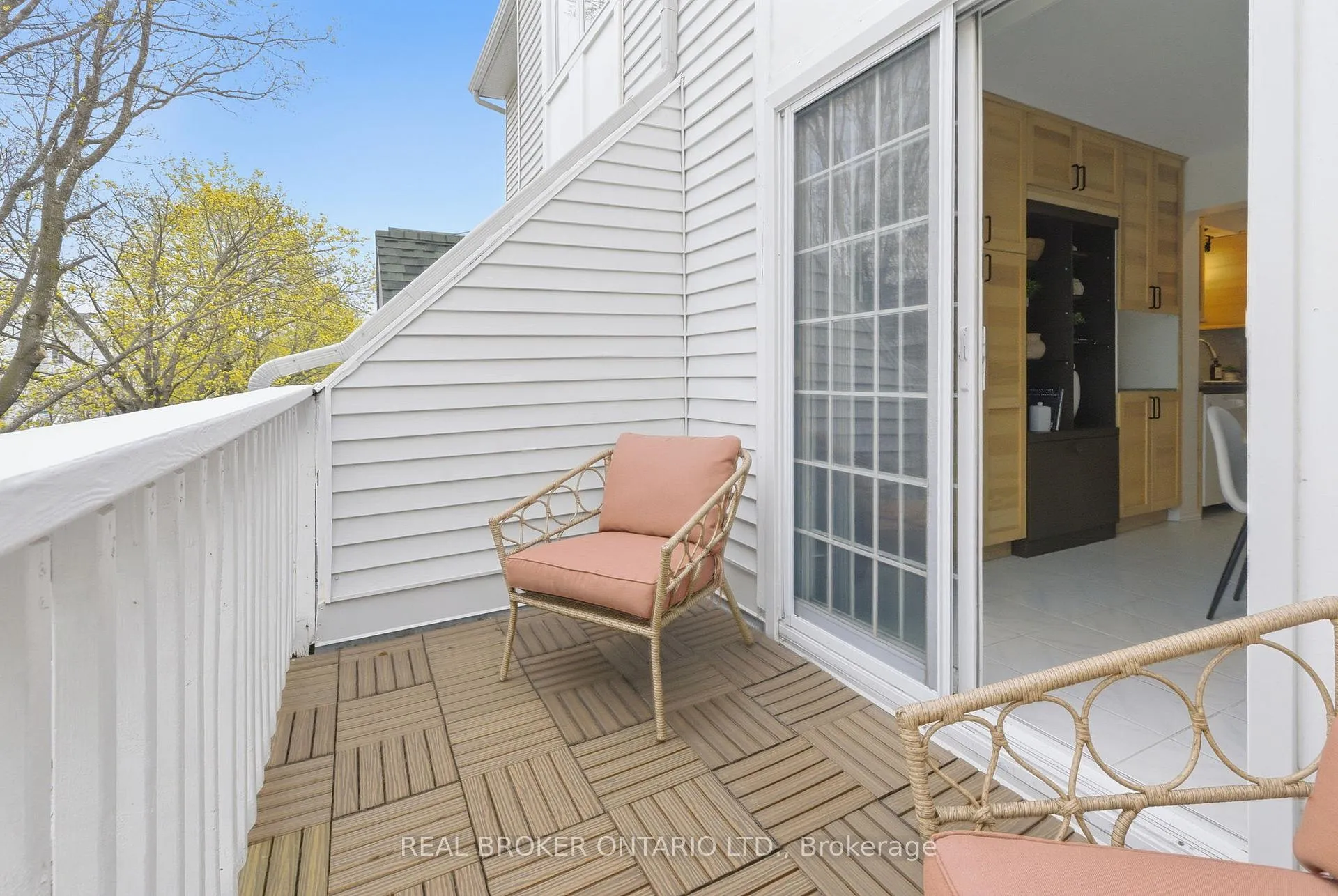 Photo 5 of 36 Castlegreen Private, Ottawa, Hunt Club Park/Greenboro — HOMEH
