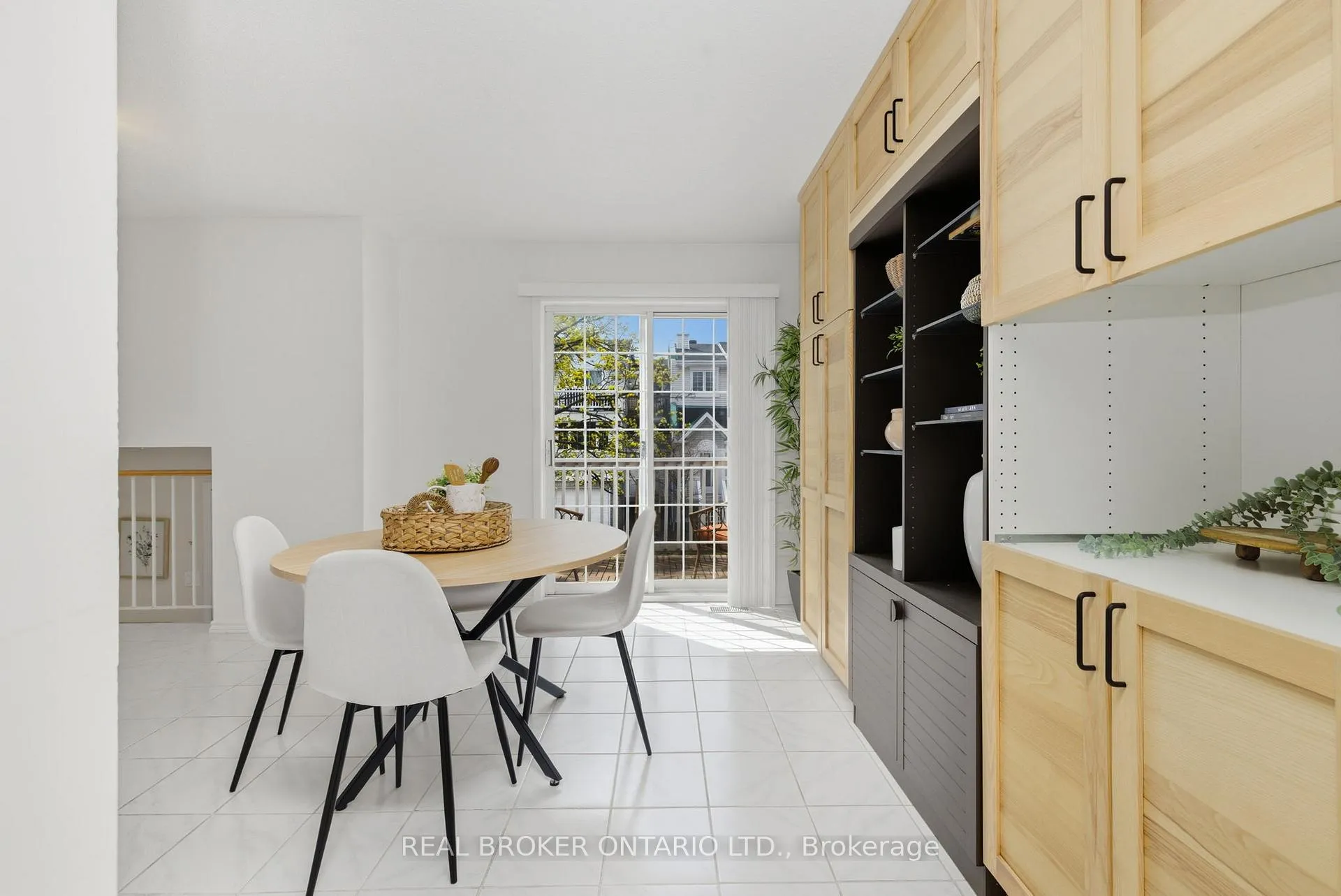 Photo 9 of 36 Castlegreen Private, Ottawa, Hunt Club Park/Greenboro — HOMEH
