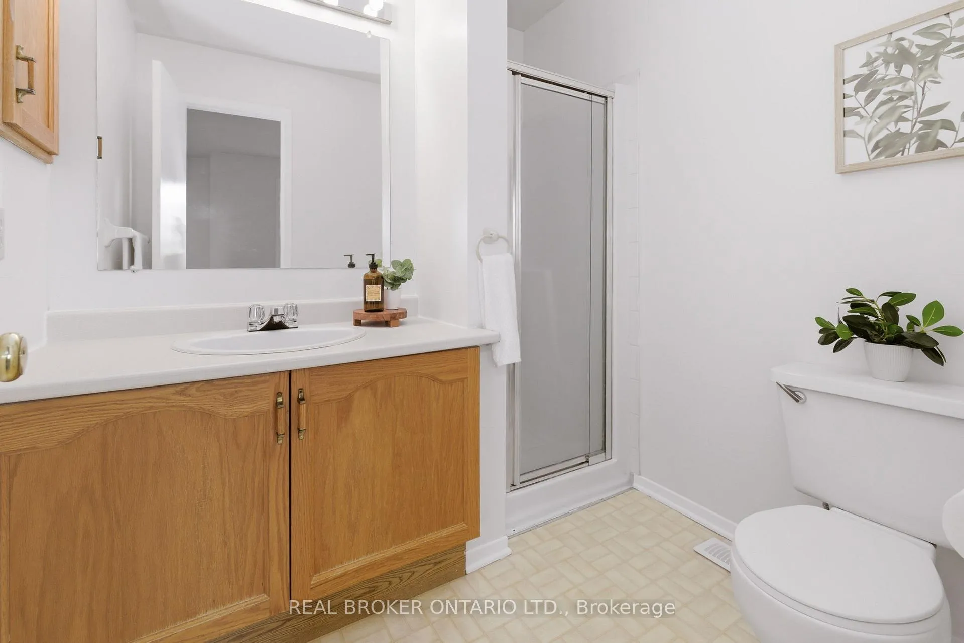 Photo 16 of 36 Castlegreen Private, Ottawa, Hunt Club Park/Greenboro — HOMEH