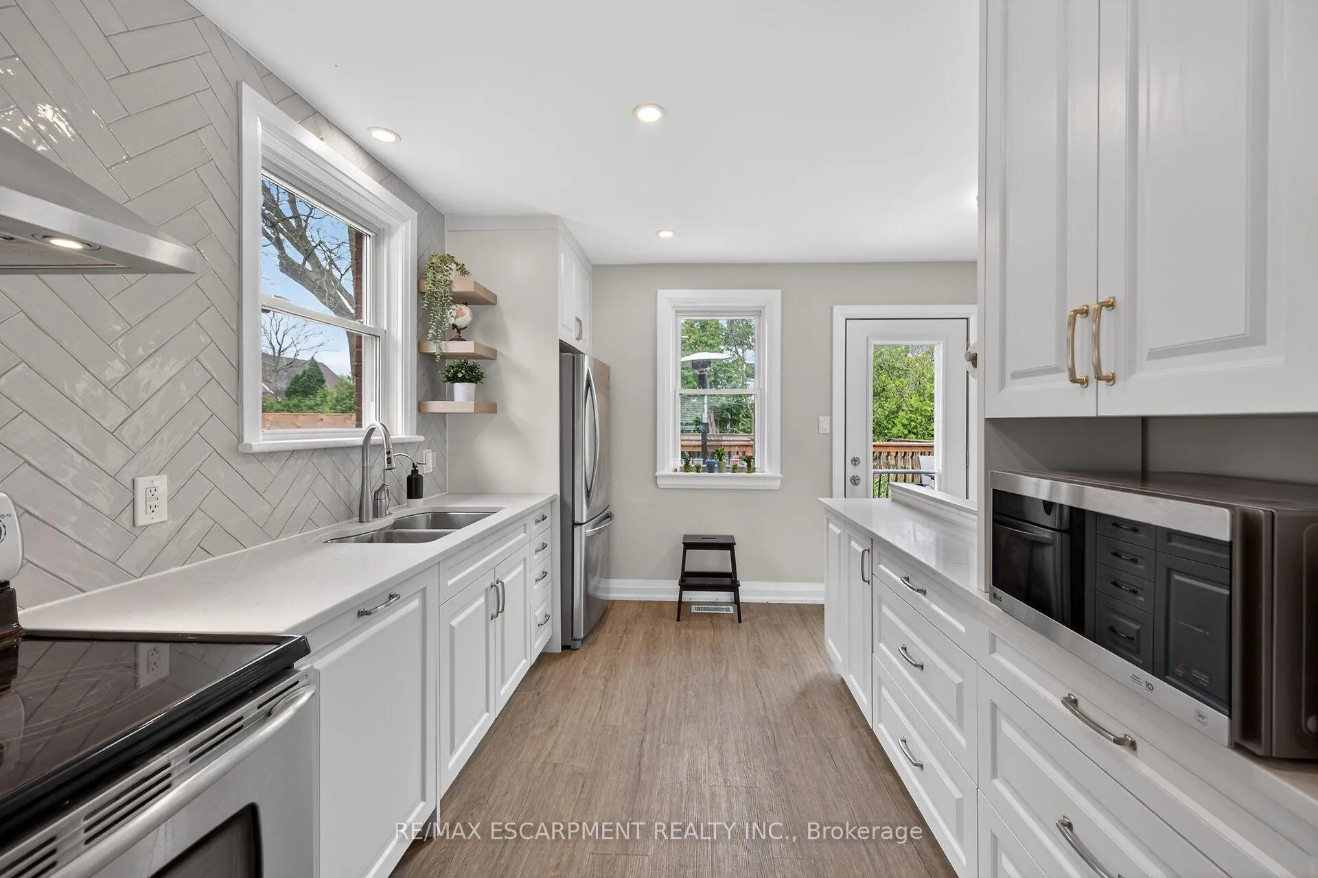 Photo 9 of 225 Bond Street, Hamilton, Westdale — HOMEH