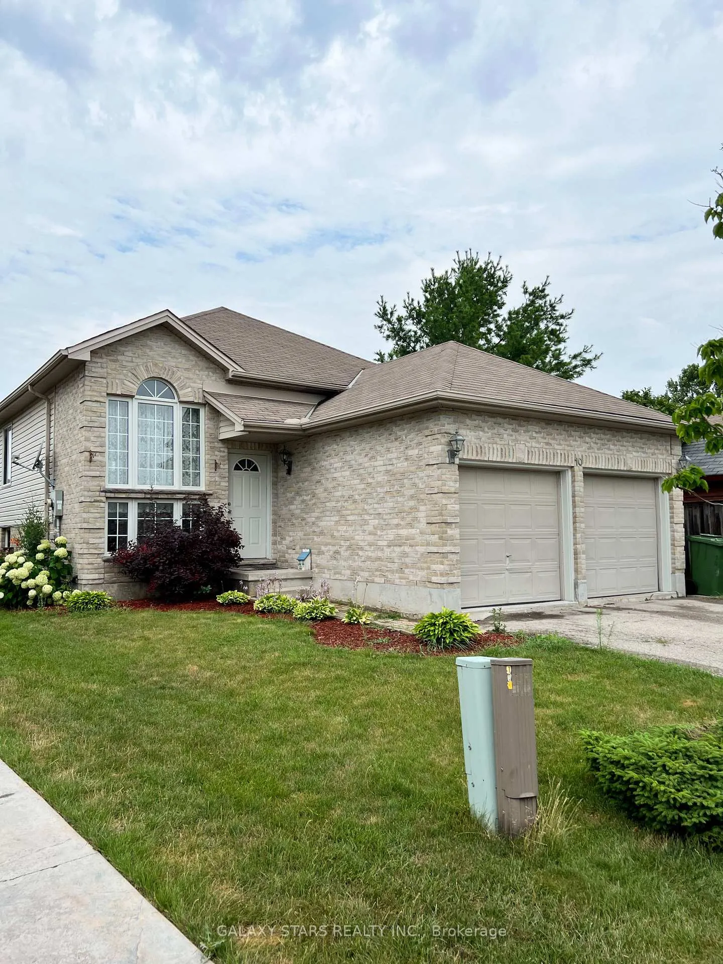 Front of 10 Amberwood Court