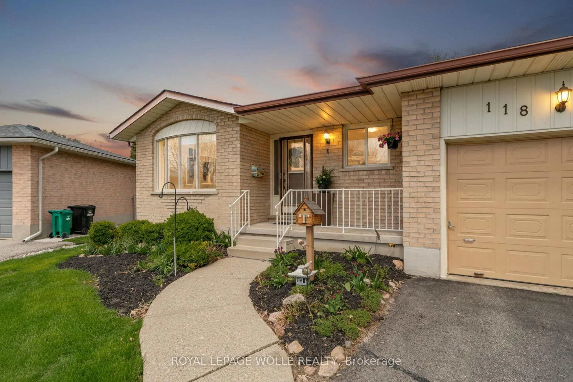 Photo 1 of 118 Deerberry Place, Waterloo — HOMEH