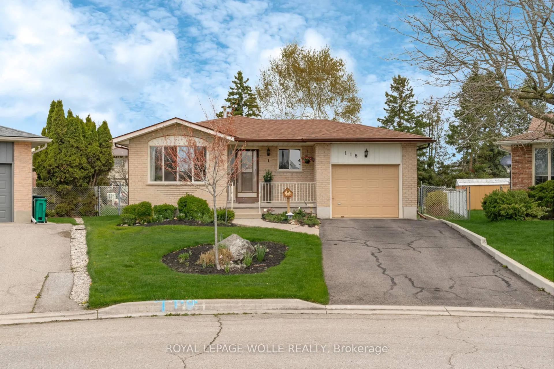Photo 2 of 118 Deerberry Place, Waterloo — HOMEH