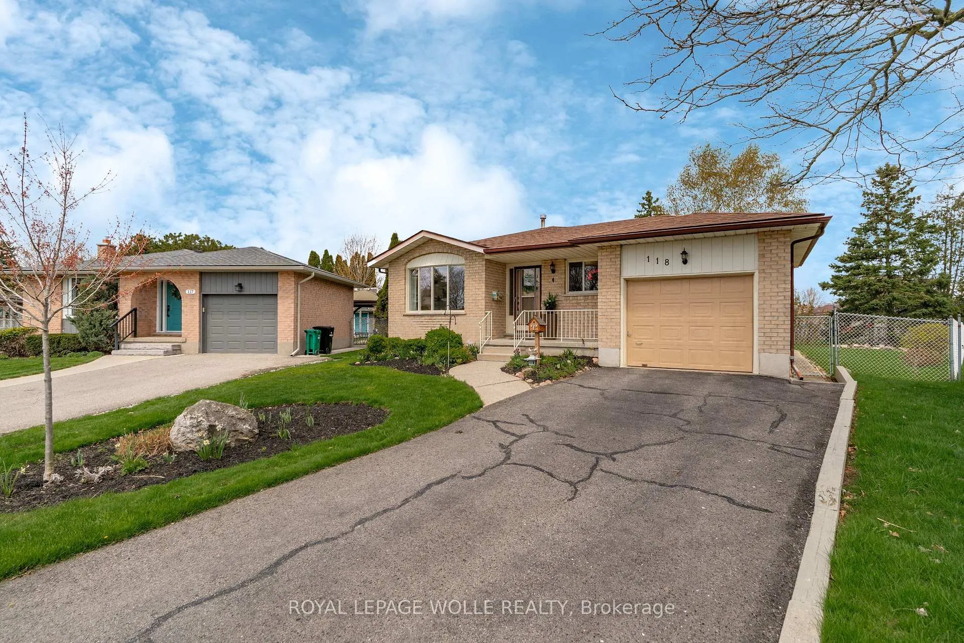 Photo 3 of 118 Deerberry Place, Waterloo — HOMEH