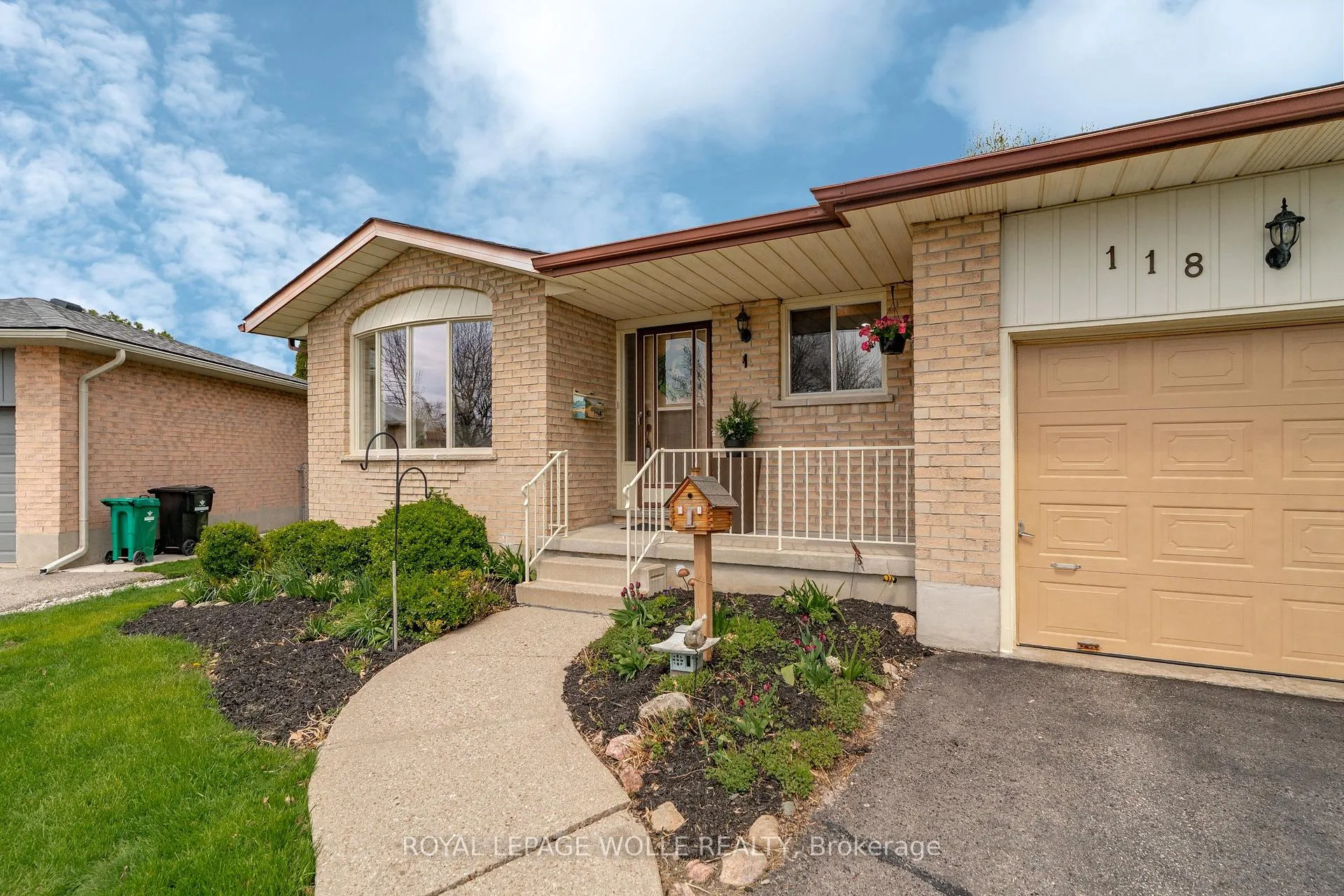 Photo 4 of 118 Deerberry Place, Waterloo — HOMEH