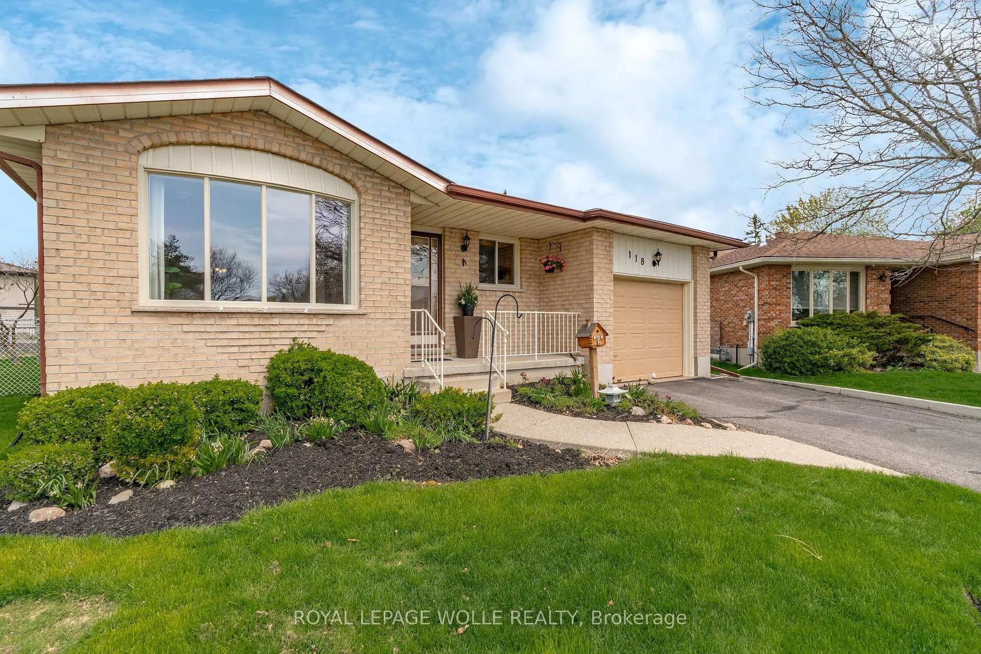 Photo 5 of 118 Deerberry Place, Waterloo — HOMEH