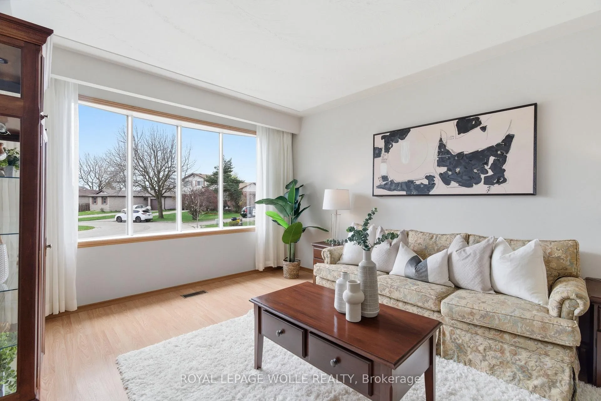 Photo 10 of 118 Deerberry Place, Waterloo — HOMEH