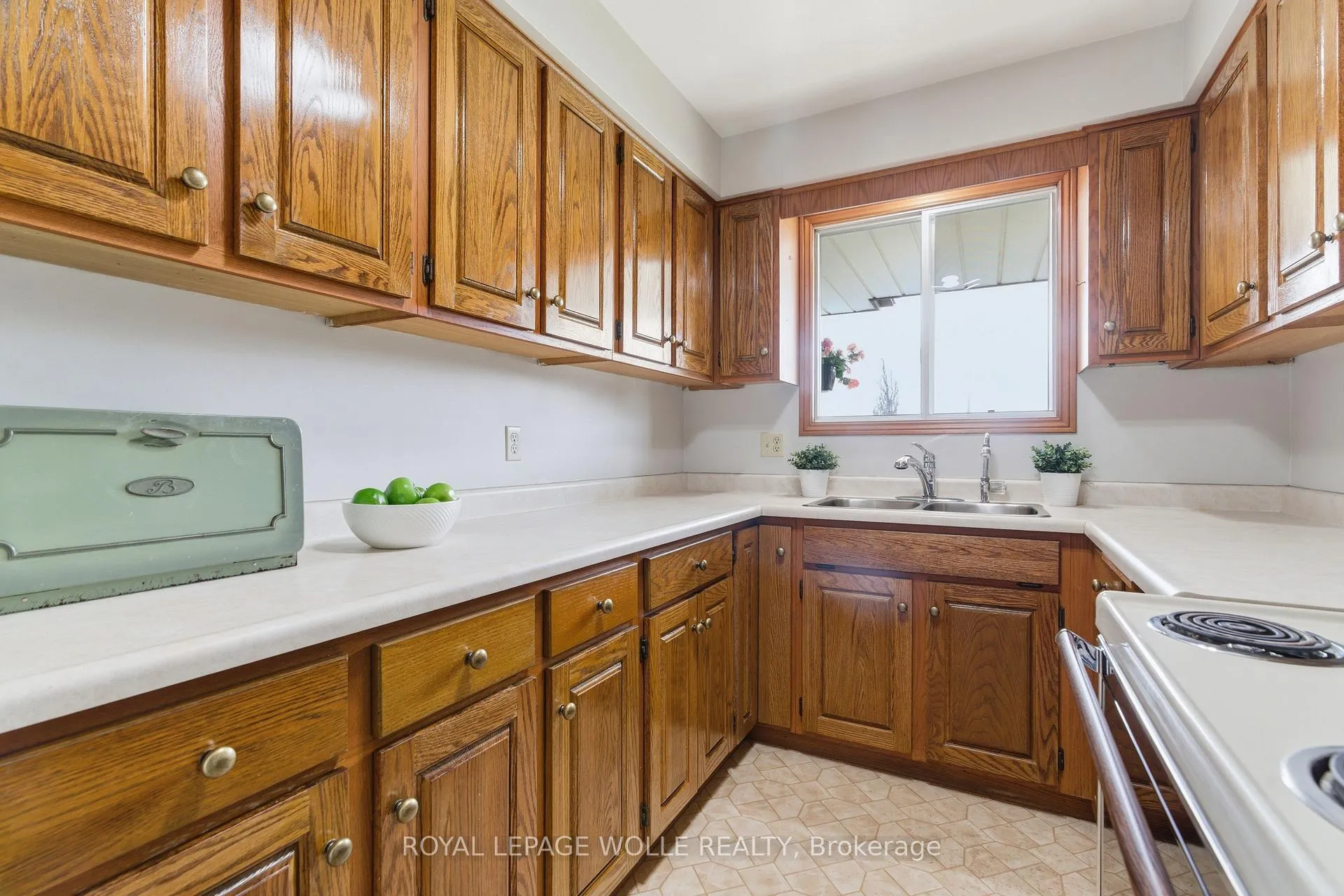 Photo 18 of 118 Deerberry Place, Waterloo — HOMEH
