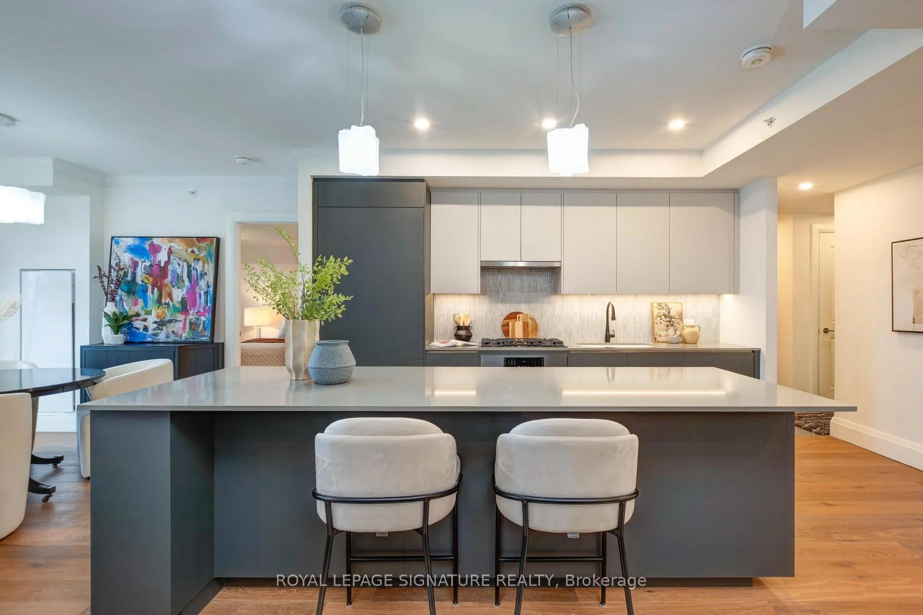 Photo 2 of Unit 303, 285 Avenue Road, Toronto, The Annex — HOMEH