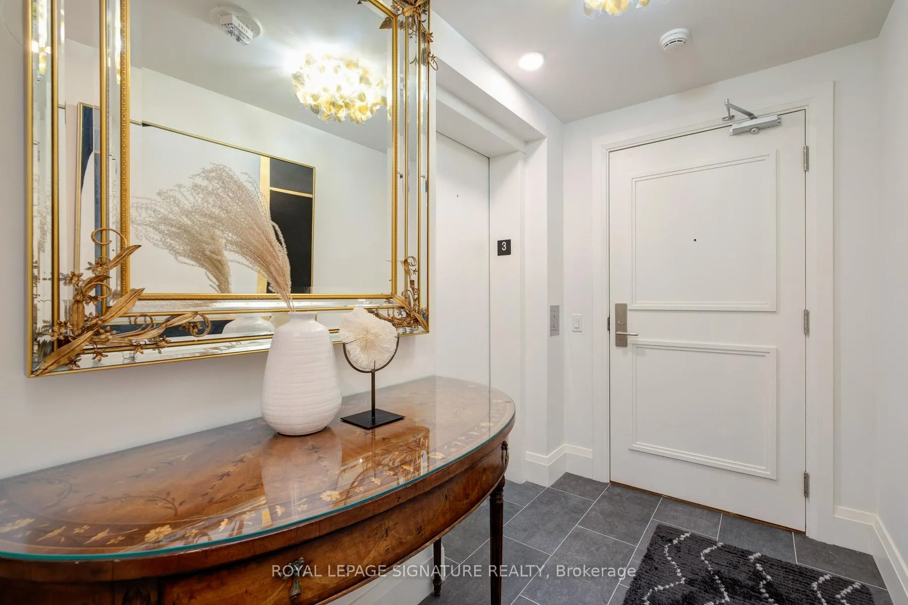 Photo 4 of Unit 303, 285 Avenue Road, Toronto, The Annex — HOMEH