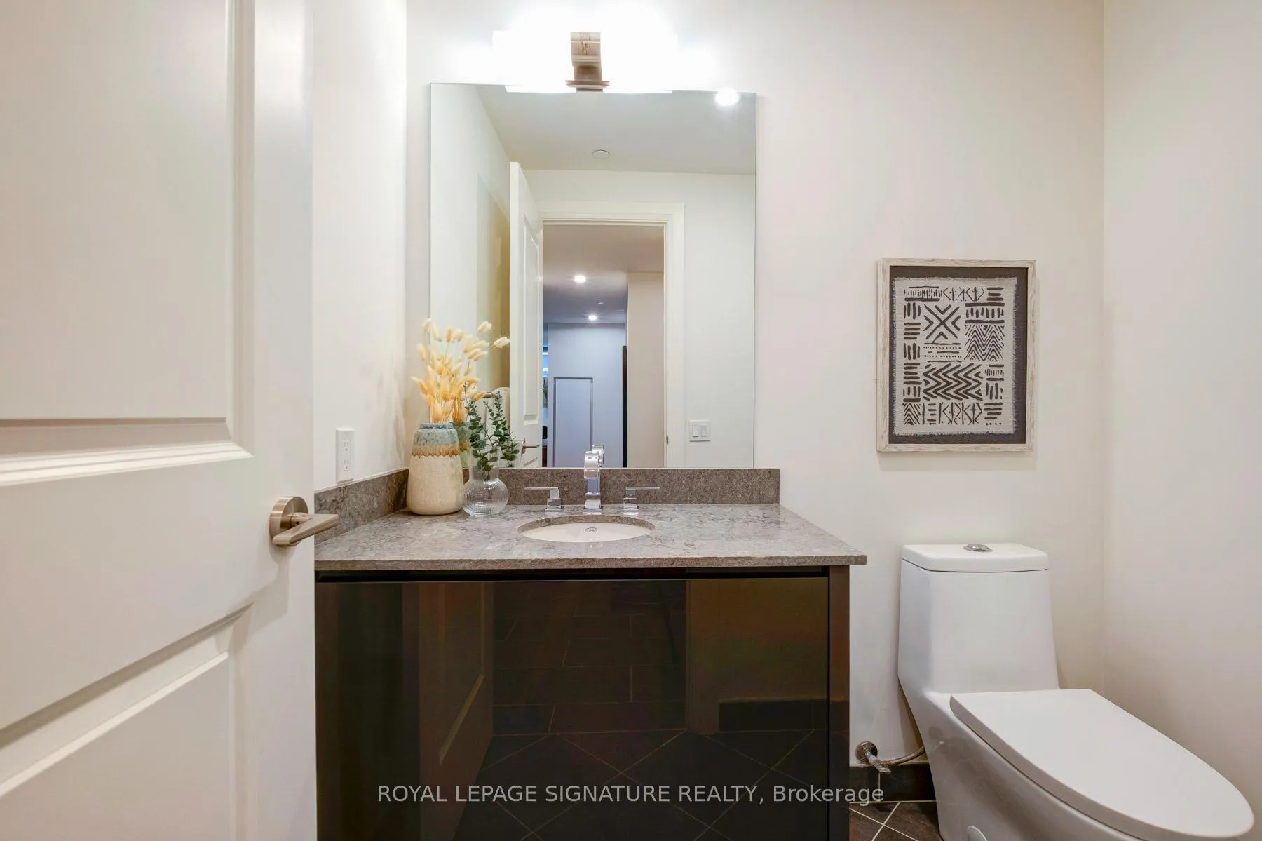Photo 10 of Unit 303, 285 Avenue Road, Toronto, The Annex — HOMEH