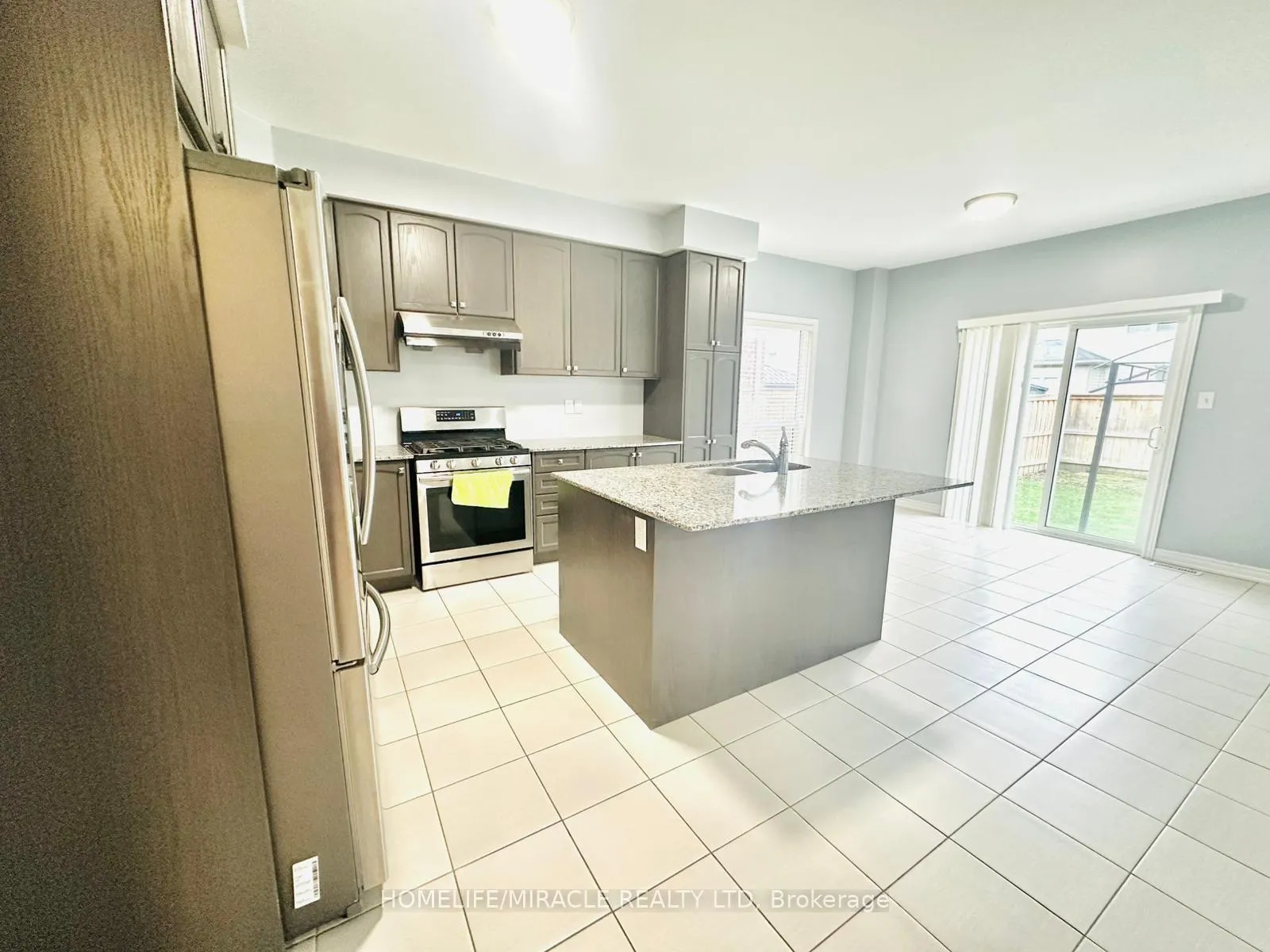 Photo 4 of 103 William Fair Drive, Clarington, Bowmanville — HOMEH