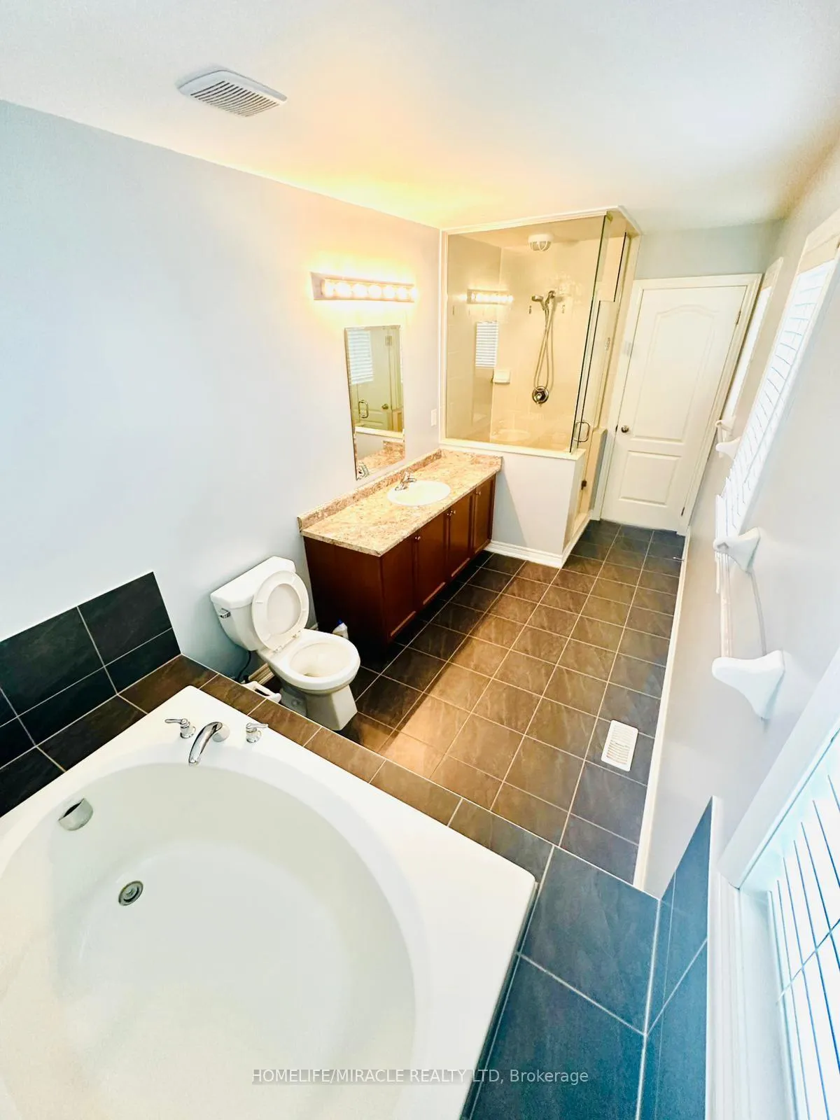 Photo 12 of 103 William Fair Drive, Clarington, Bowmanville — HOMEH