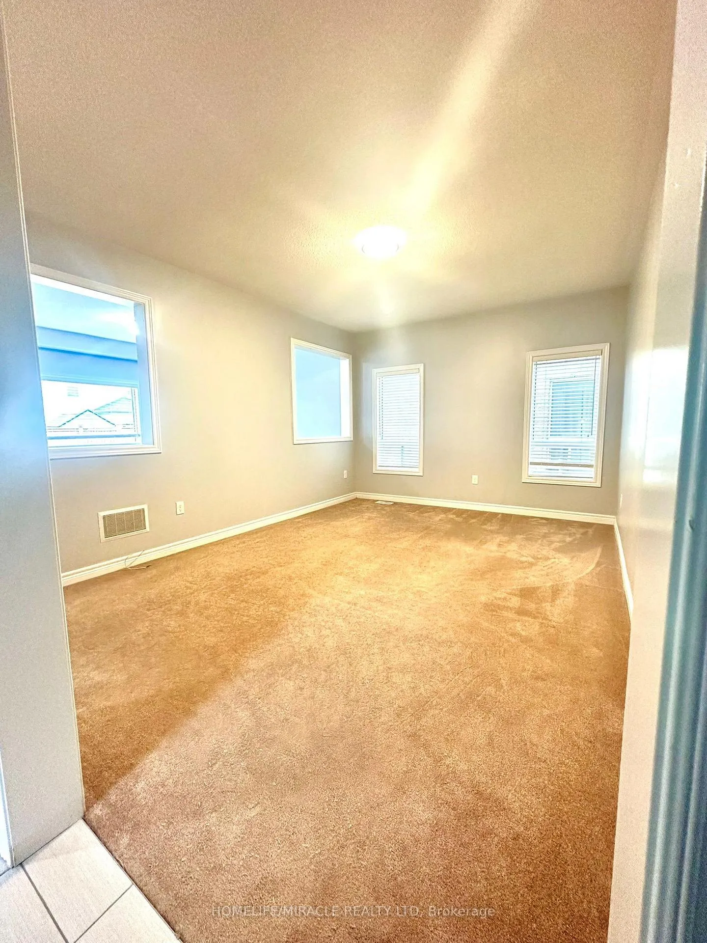 Photo 13 of 103 William Fair Drive, Clarington, Bowmanville — HOMEH