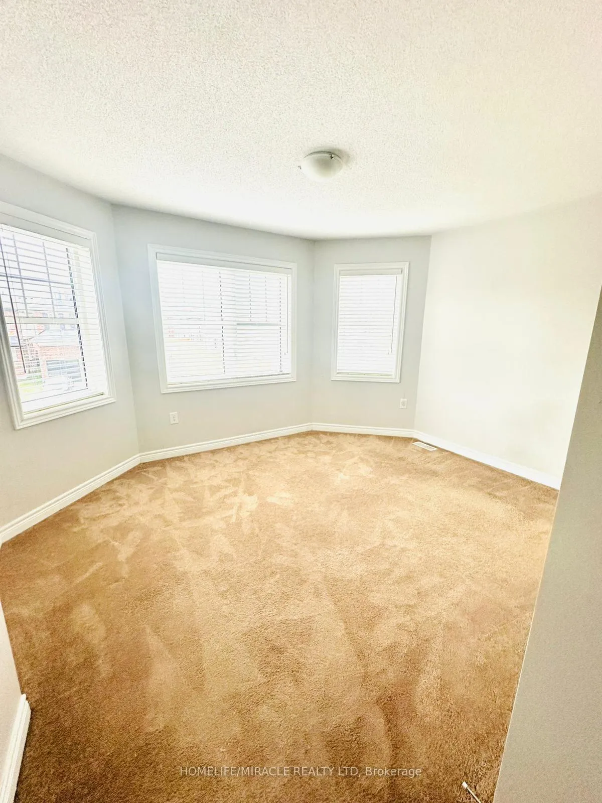 Photo 16 of 103 William Fair Drive, Clarington, Bowmanville — HOMEH